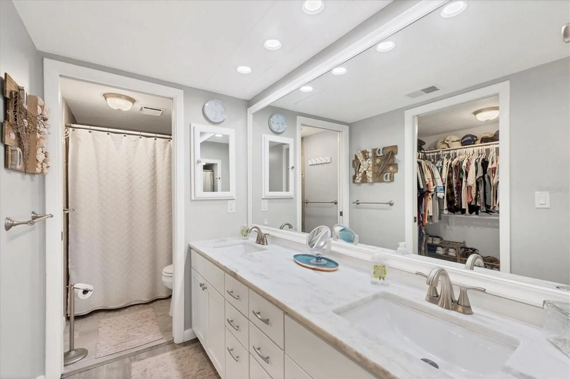 Property Slideshow image 16 of 33 | 1100 capri isles blvd apt 317, Venice, FL, 34292