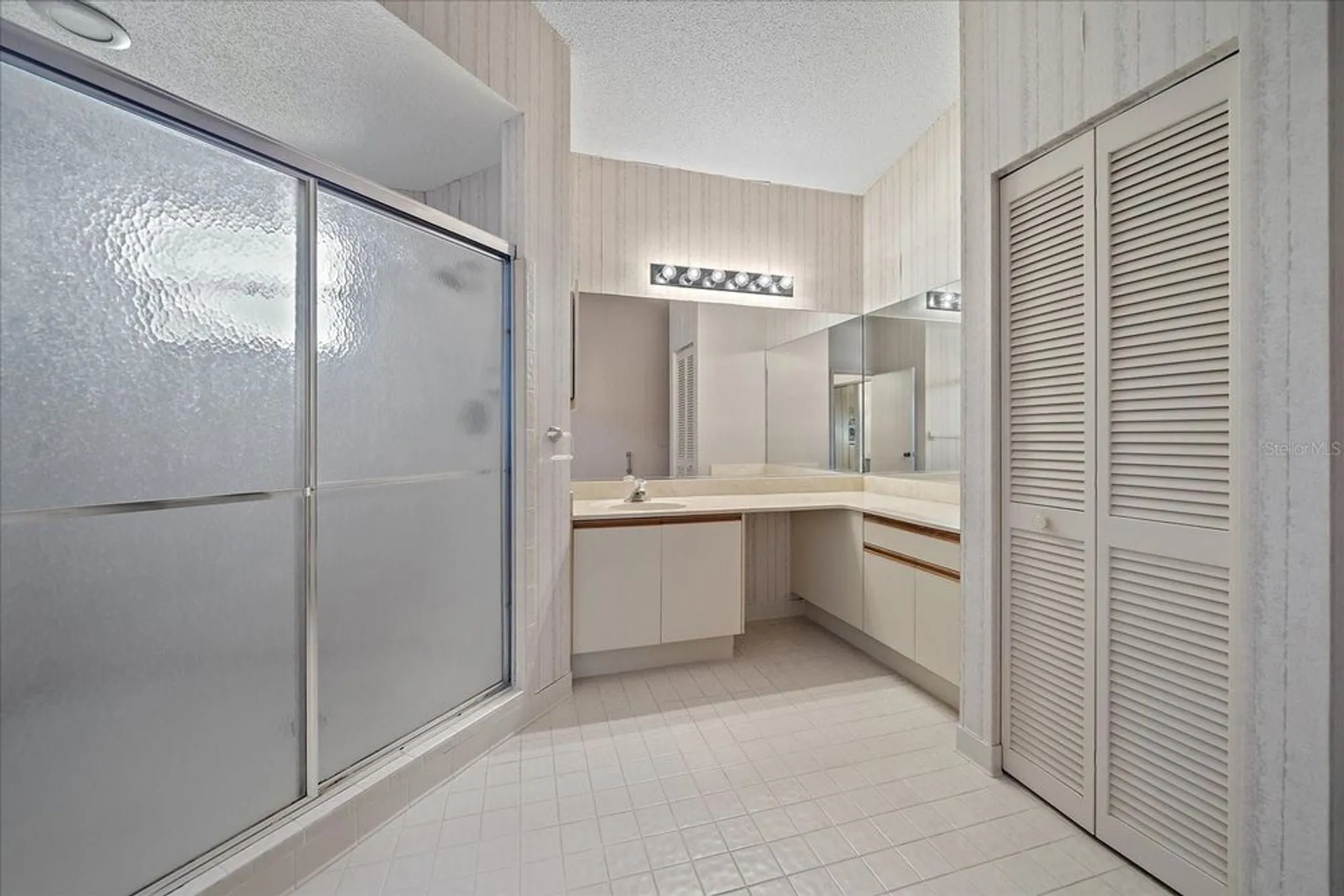 Property Slideshow image 25 of 54 | 1654 starling dr 201, Sarasota, FL, 34231