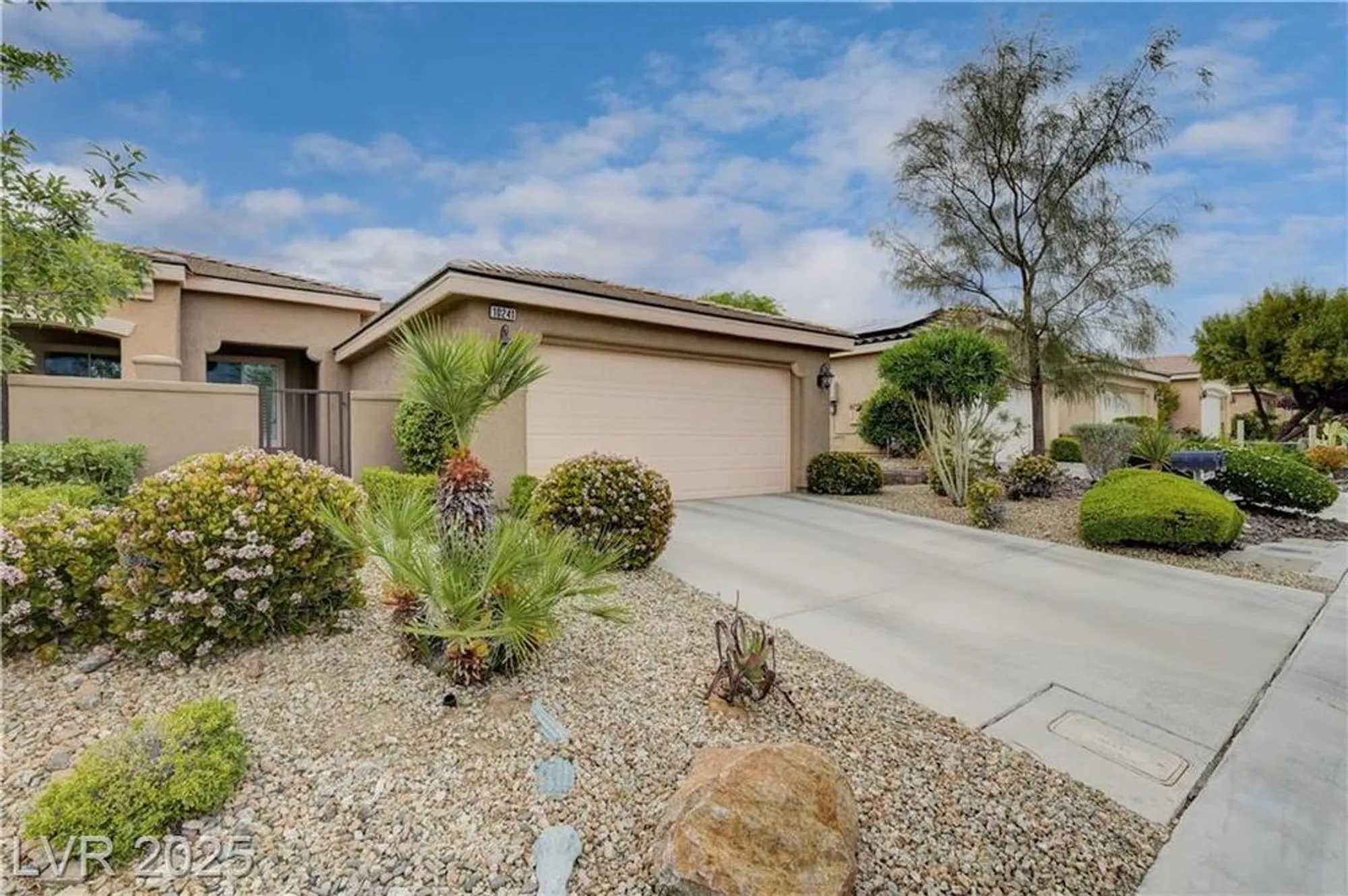Property Slideshow image 2 of 99 | 10241 premia pl, Las Vegas, NV, 89135