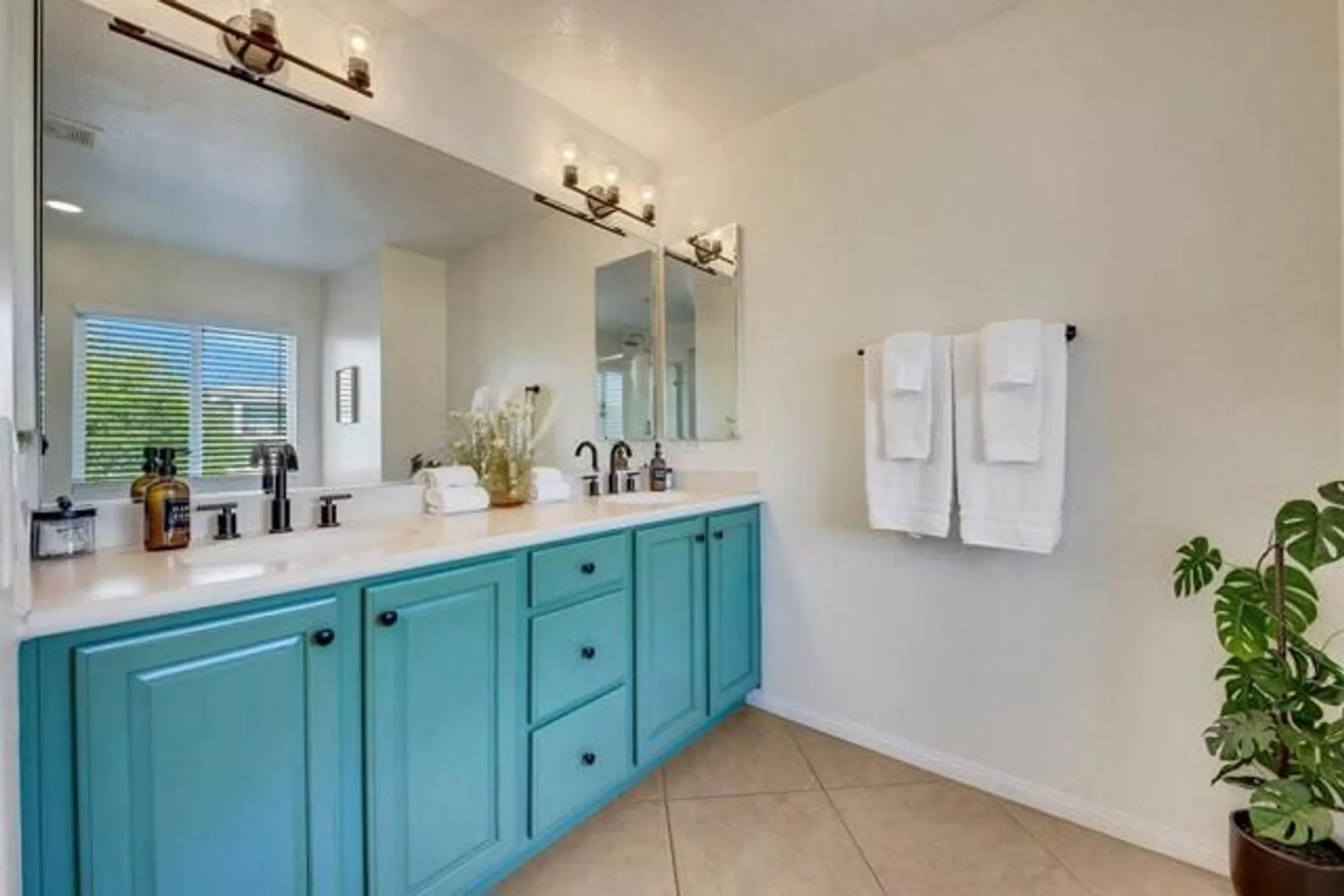 Property Slideshow image 32 of 66 | 84400 onda dr, Indio, CA, 92203