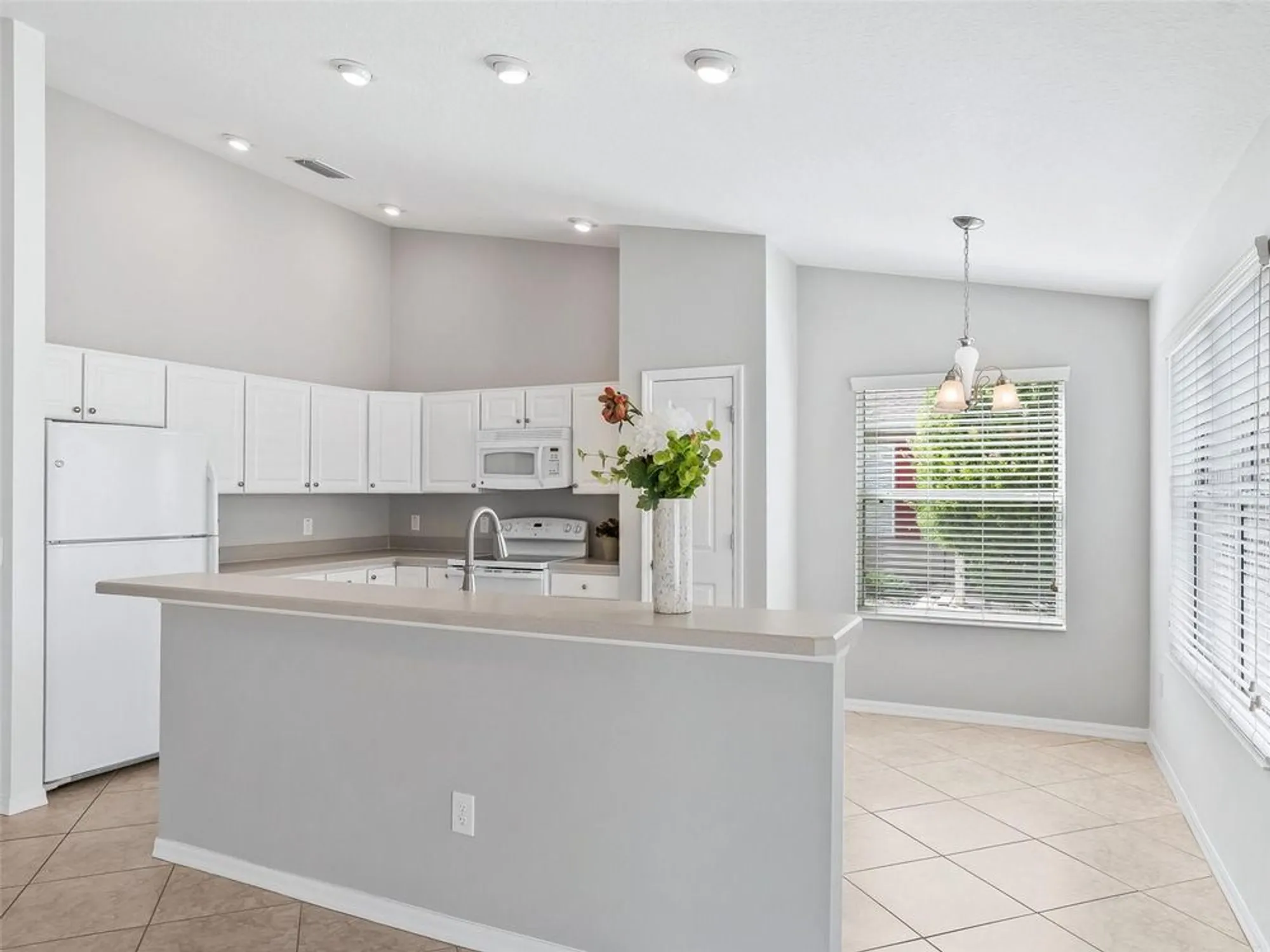 Property Slideshow image 13 of 42 | 2046 dalecroft trl, The Villages, FL, 32162