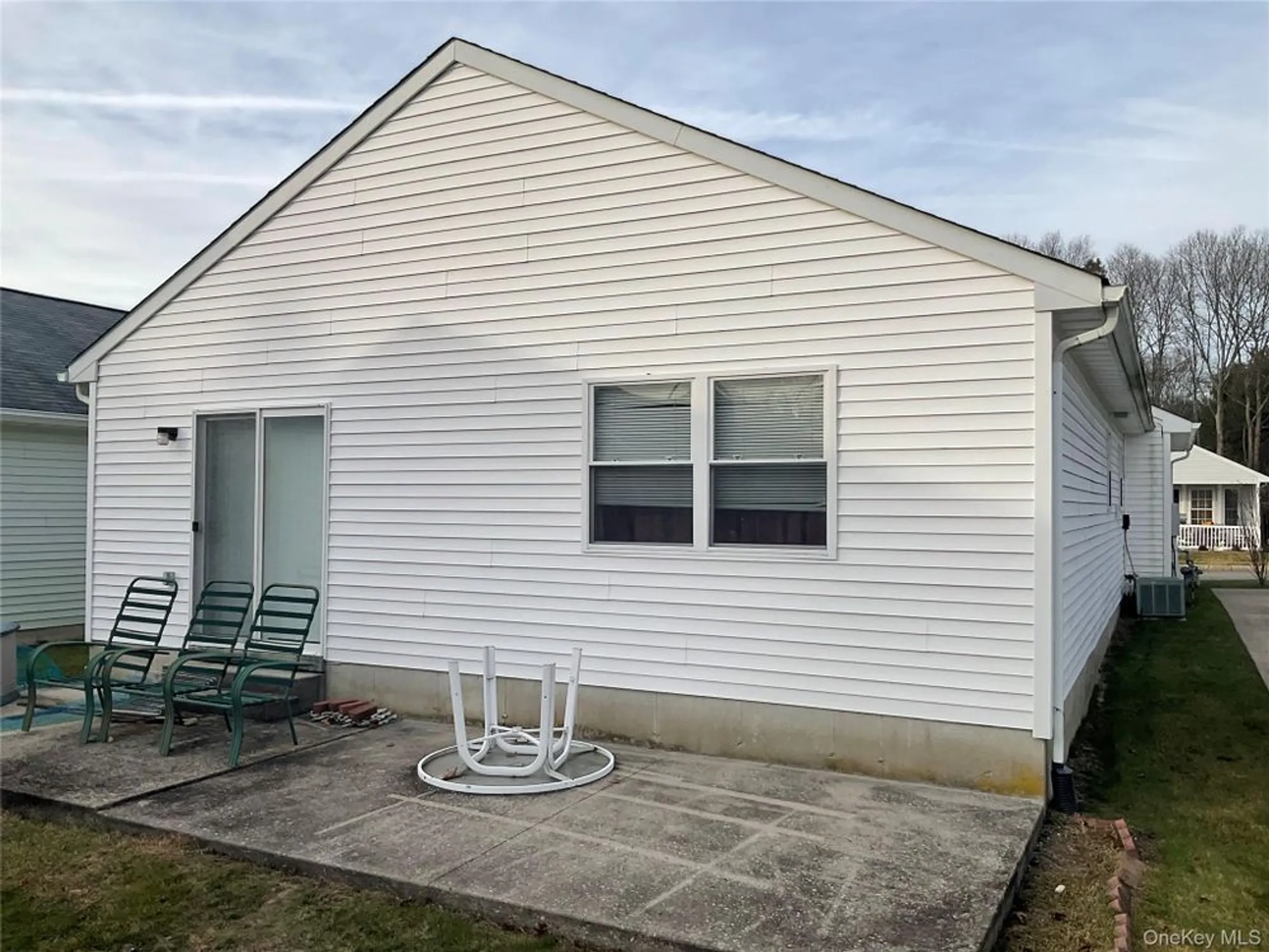 Property Slideshow image 21 of 24 | 409 village cir, Manorville, NY, 11949