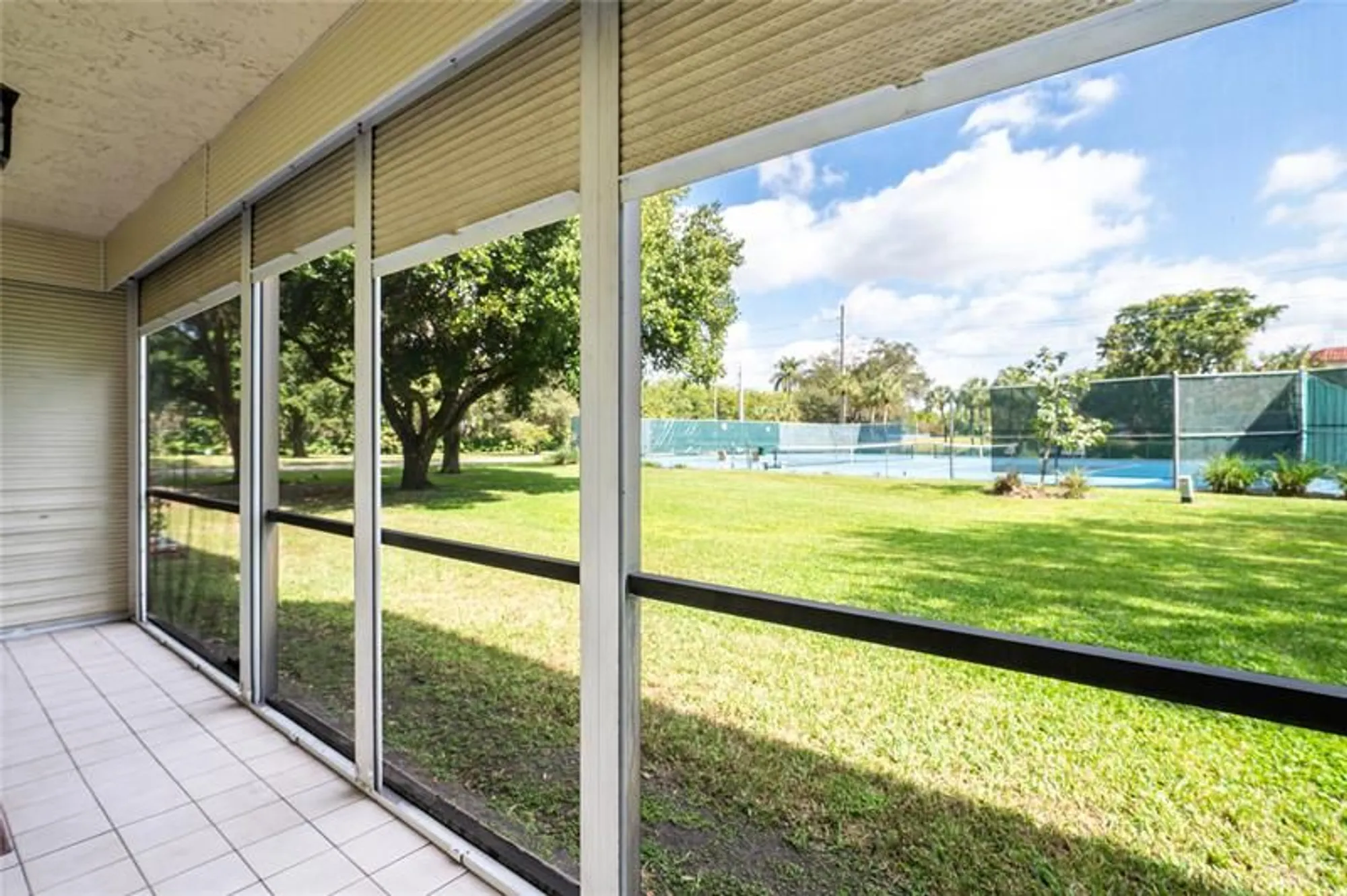 Property Slideshow image 15 of 54 | 150 s hollybrook ter 107, Pembroke Pines, FL, 33025