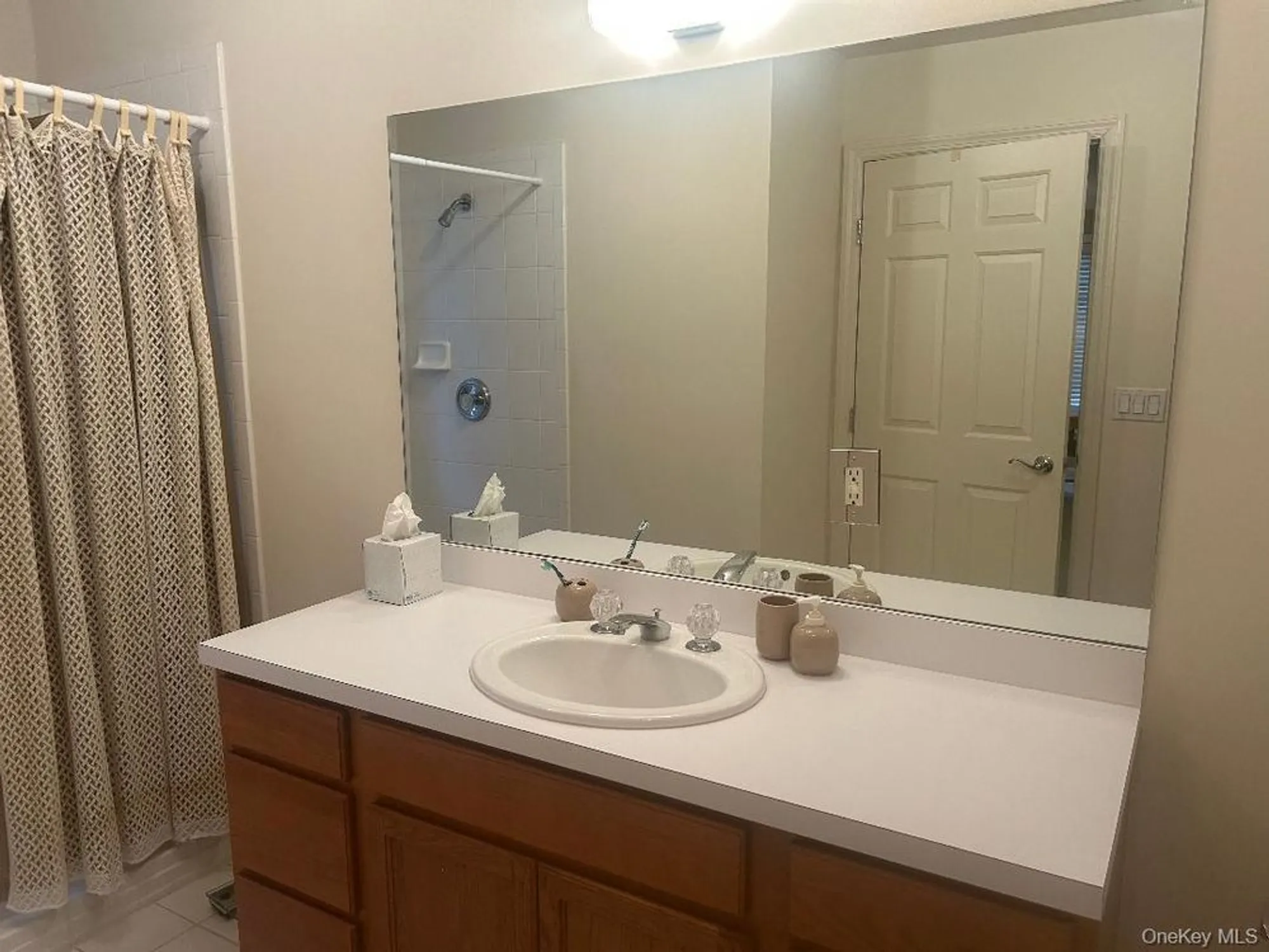 Property Slideshow image 10 of 15 | 423 florencia pl, Melville, NY, 11747