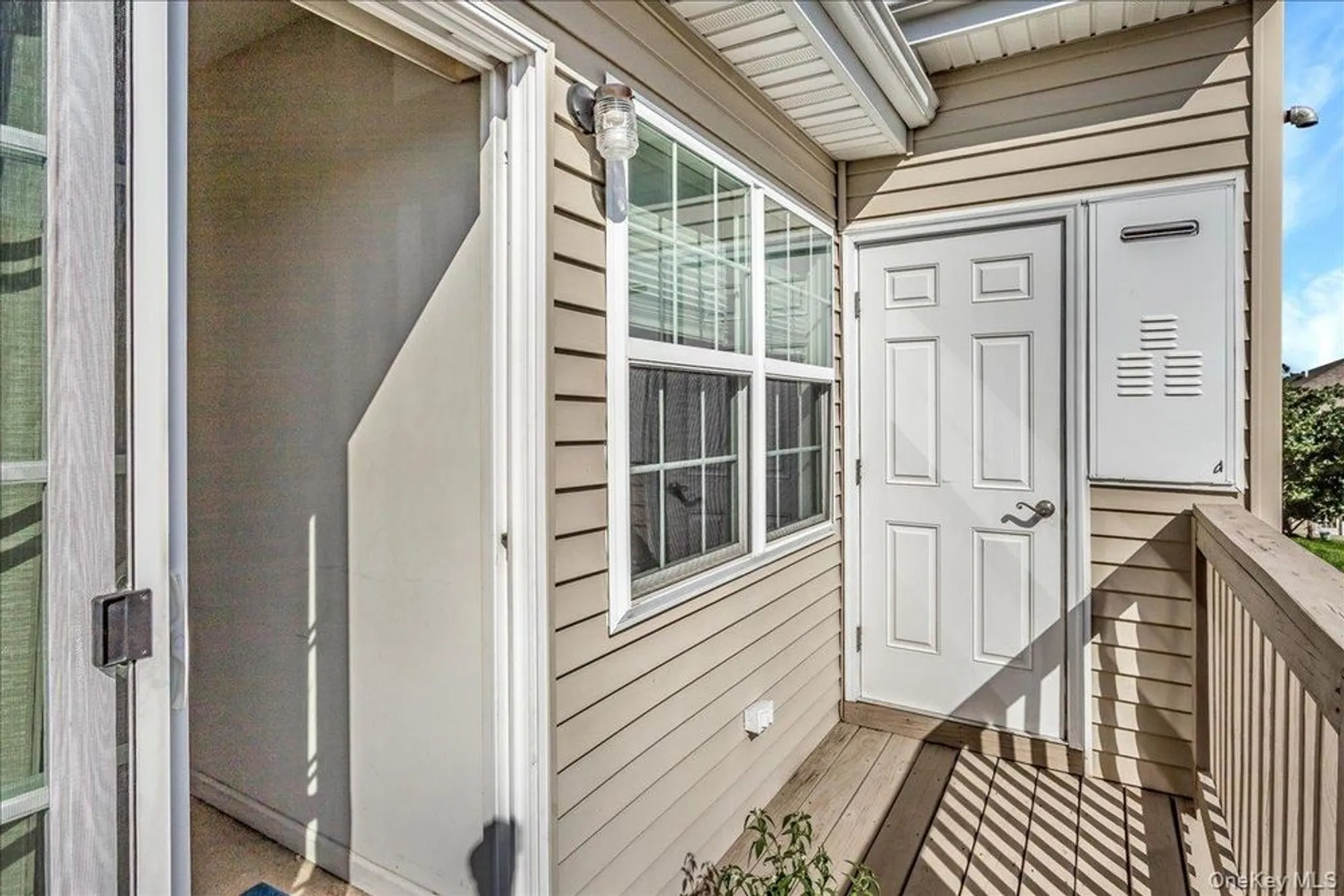 Property Slideshow image 13 of 20 | 802 willow ln uppr level, Valley Stream, NY, 11580