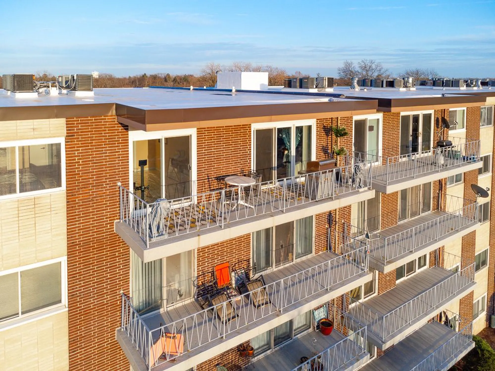 Property Slideshow image 4 of 32 | 2900 maple ave 19e, Downers Grove, IL, 60515
