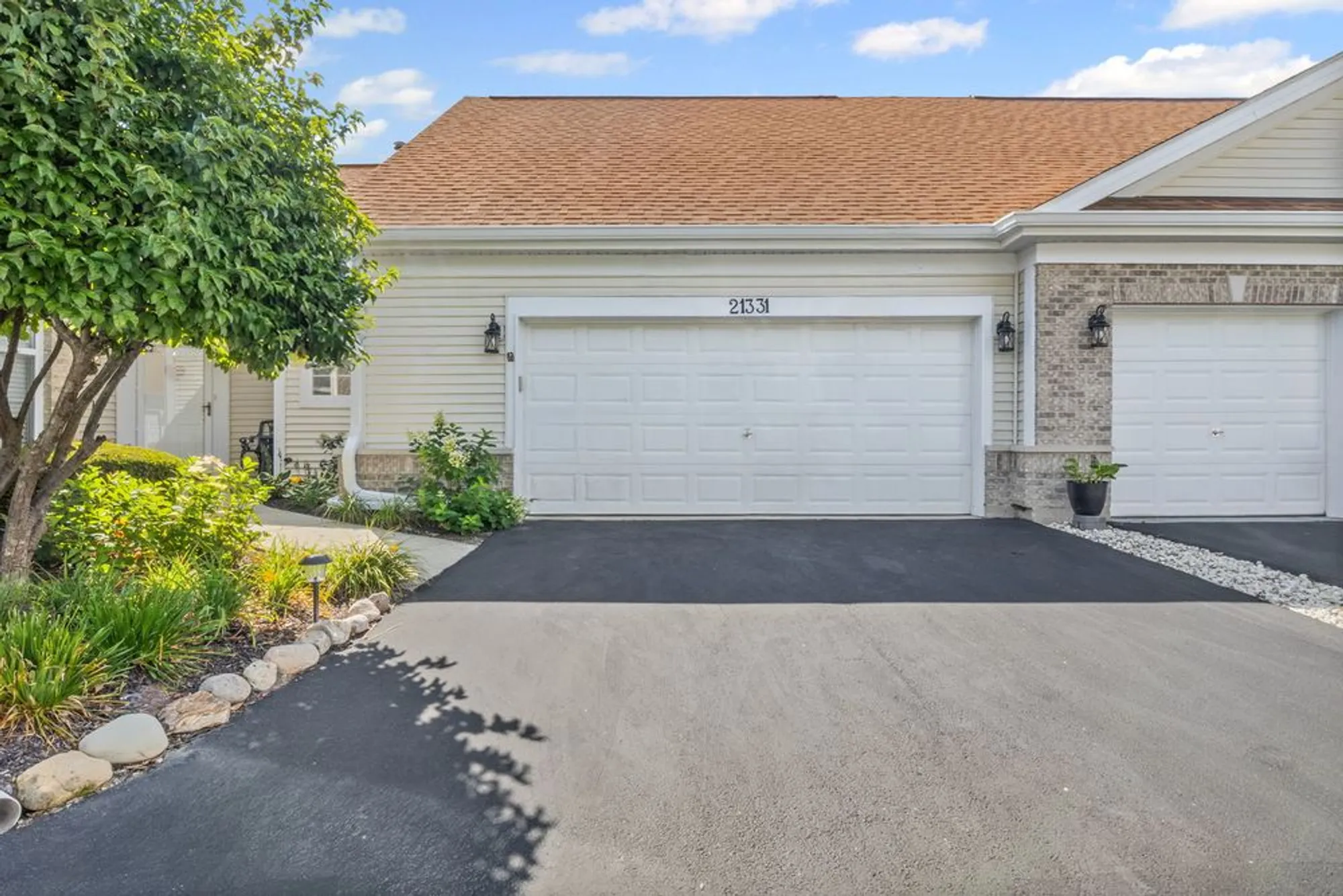 Property Slideshow image 2 of 25 | 21331 w juniper ln, Plainfield, IL, 60544