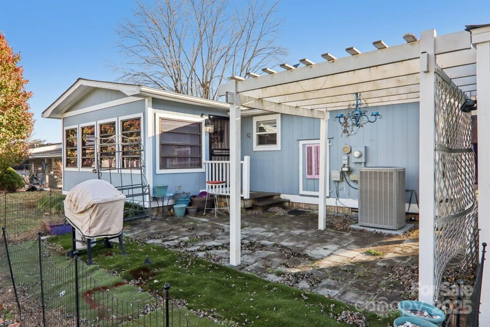 Property Slideshow image 39 of 48 | 302 meadowbrook ct, Hendersonville, NC, 28792