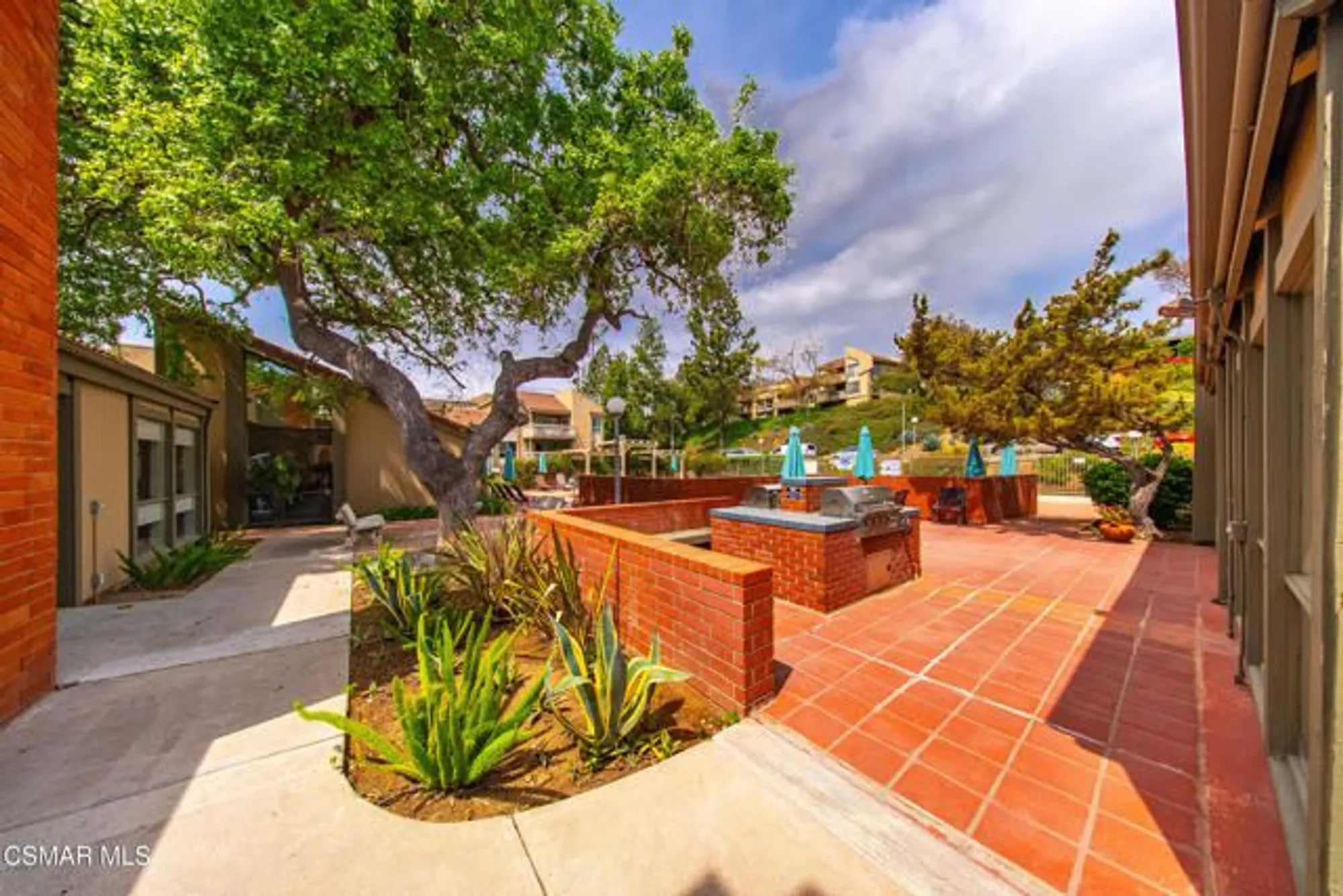 Property Slideshow image 28 of 30 | 245 oakleaf dr apt 205, Thousand Oaks, CA, 91360