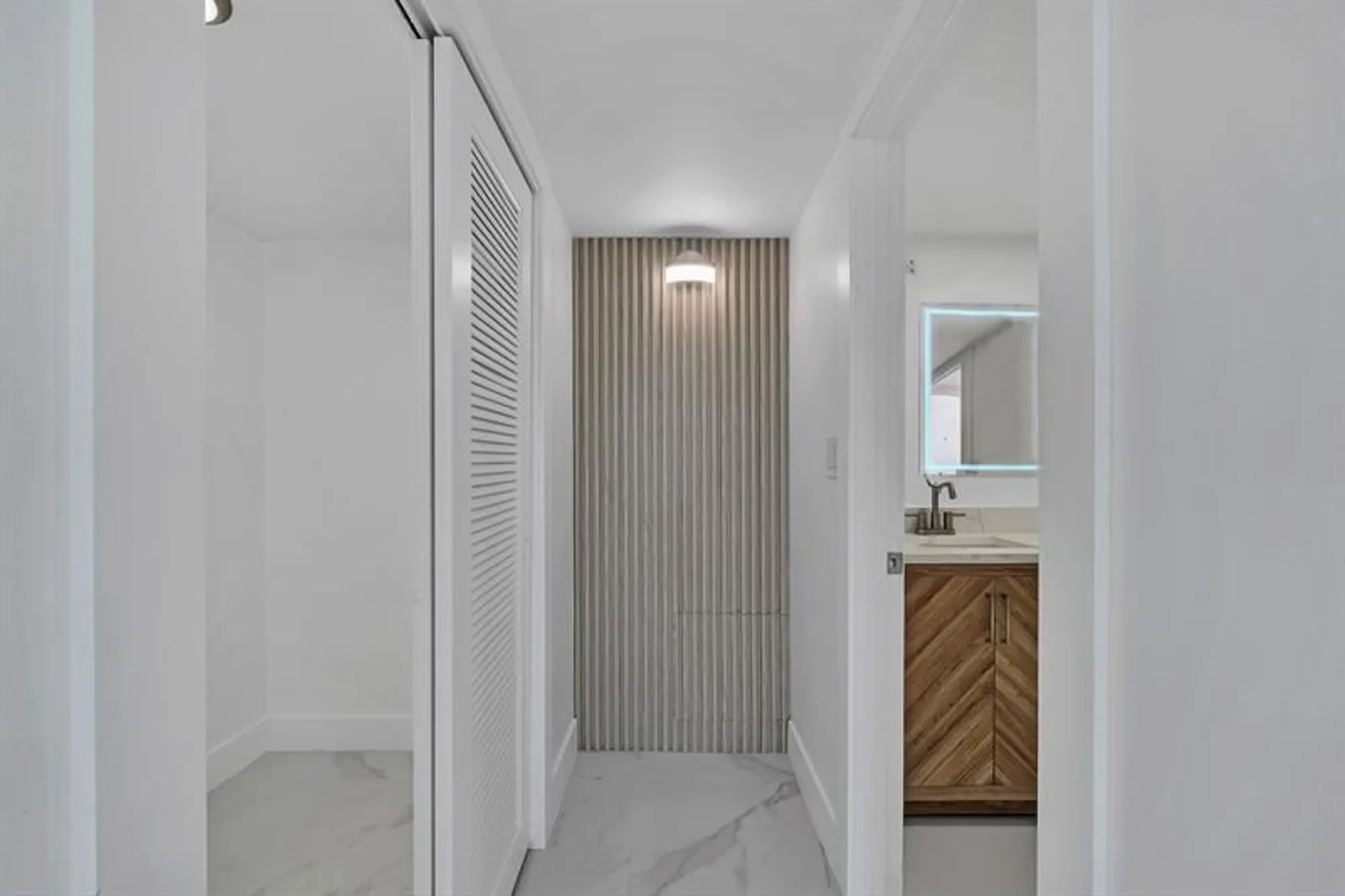 Property Slideshow image 16 of 31 | 9818 marina blvd apt 1225, Boca Raton, FL, 33428