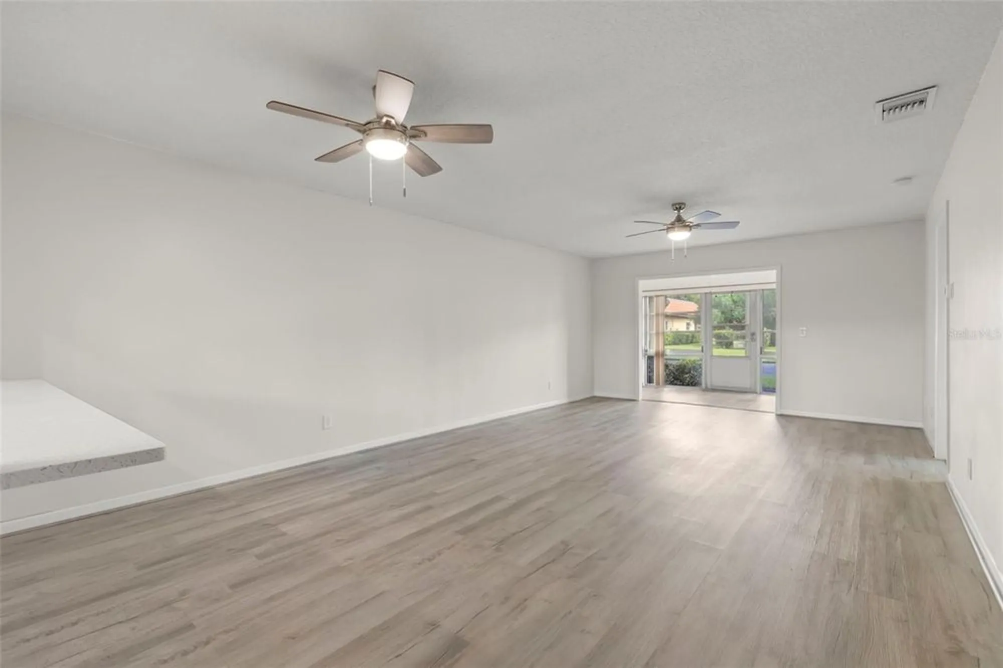Property Slideshow image 12 of 39 | 1701 pinehurst rd 10f, Dunedin, FL, 34698
