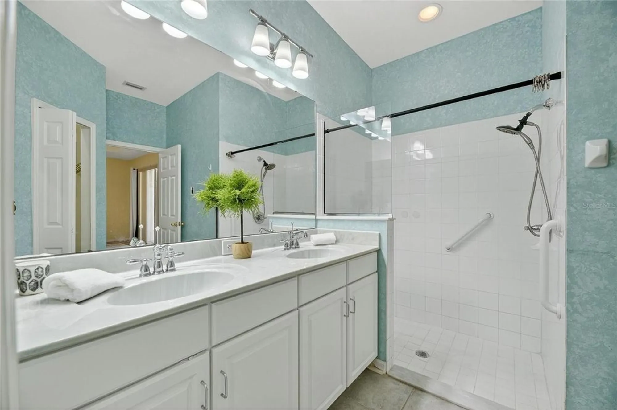 Property Slideshow image 29 of 59 | 208 oceania ct, Apollo Beach, FL, 33572