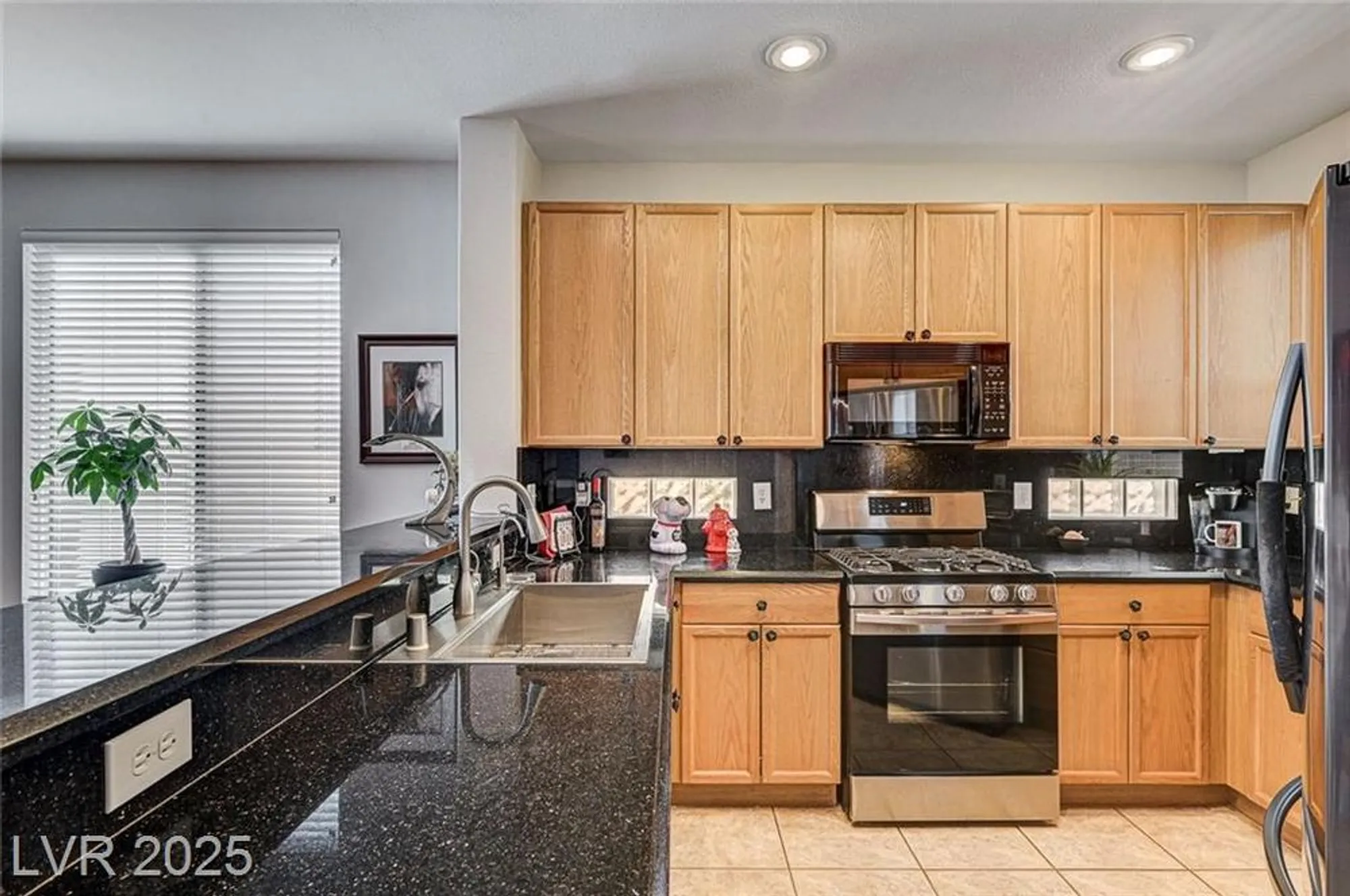 Property Slideshow image 19 of 41 | 10393 abisso dr, Las Vegas, NV, 89135