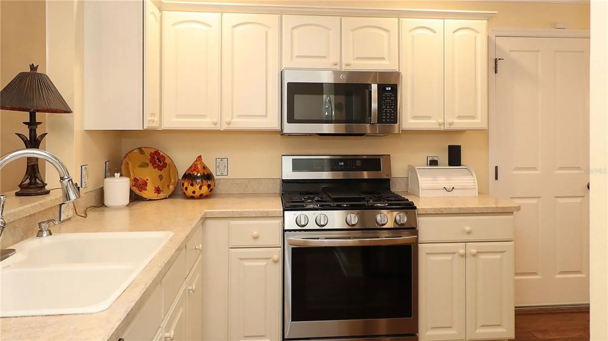 Property Slideshow image 12 of 39 | 1089 isle of palms path, The Villages, FL, 32162