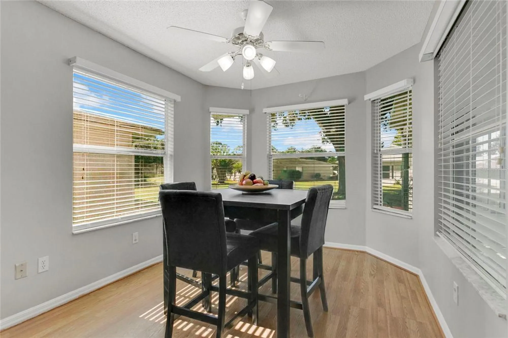 Property Slideshow image 11 of 46 | 32805 oak park dr, Leesburg, FL, 34748