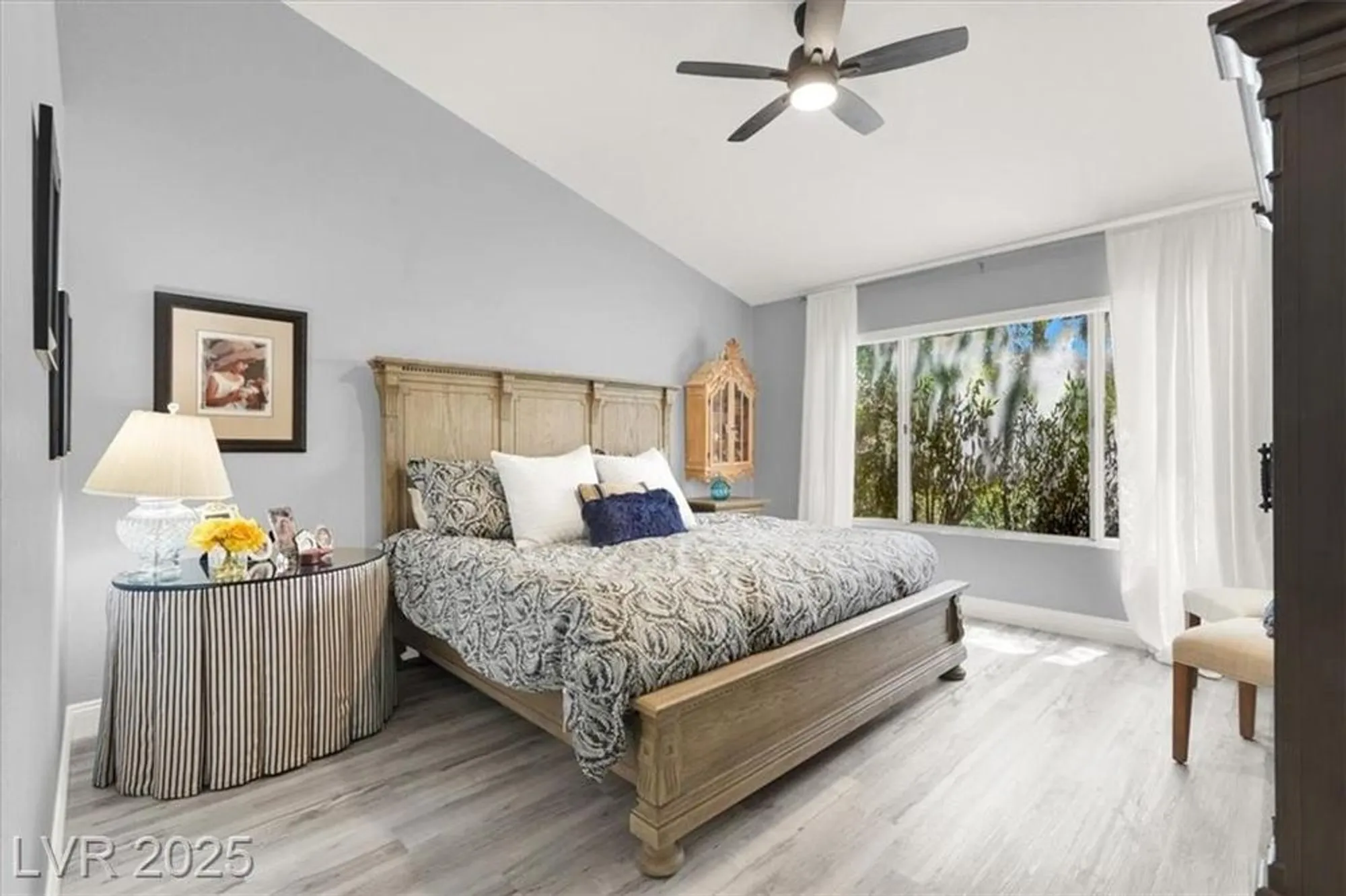 Property Slideshow image 16 of 26 | 2408 dove valley ct, Las Vegas, NV, 89134