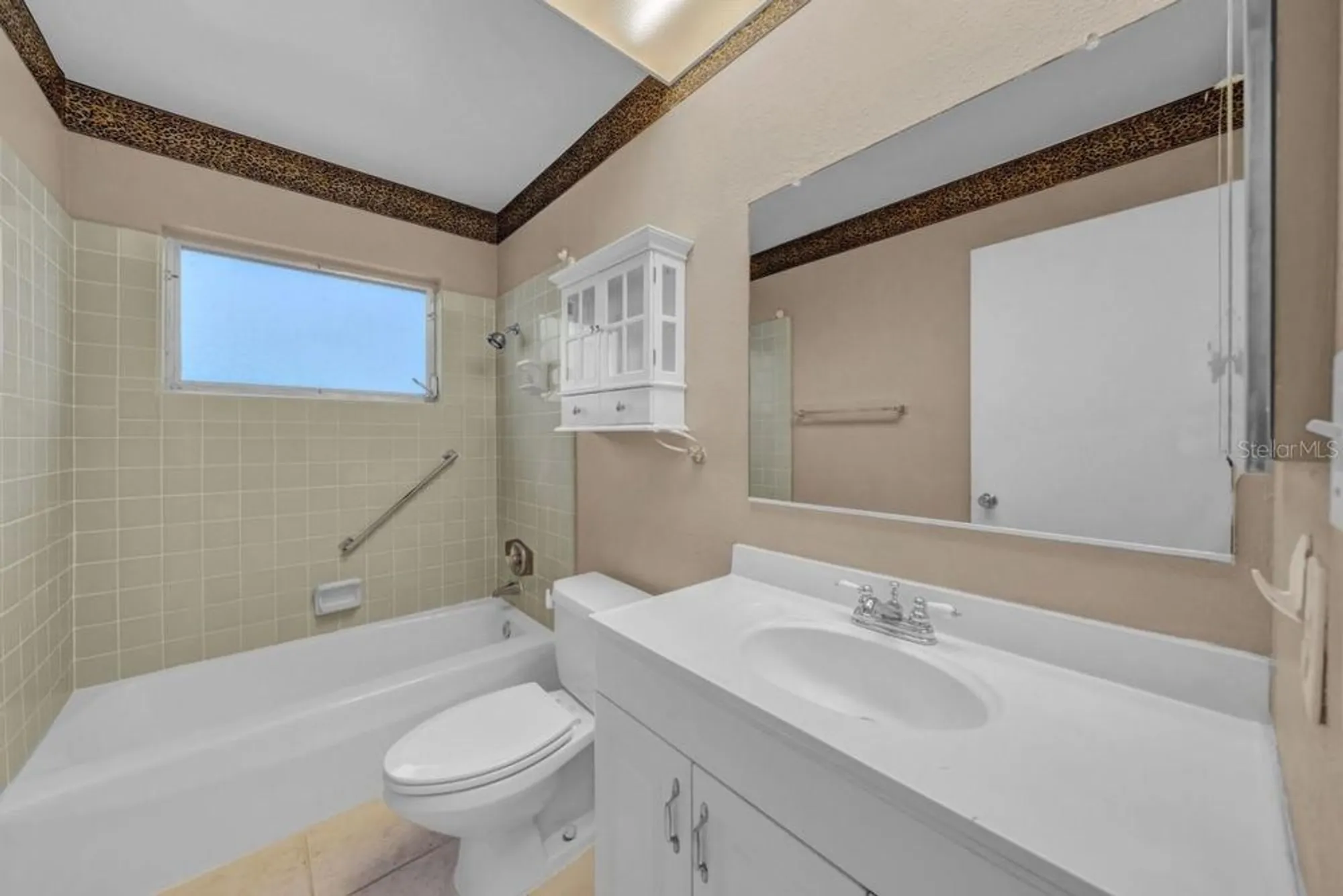 Property Slideshow image 11 of 12 | 1808 milford cir, Sun City Center, FL, 33573