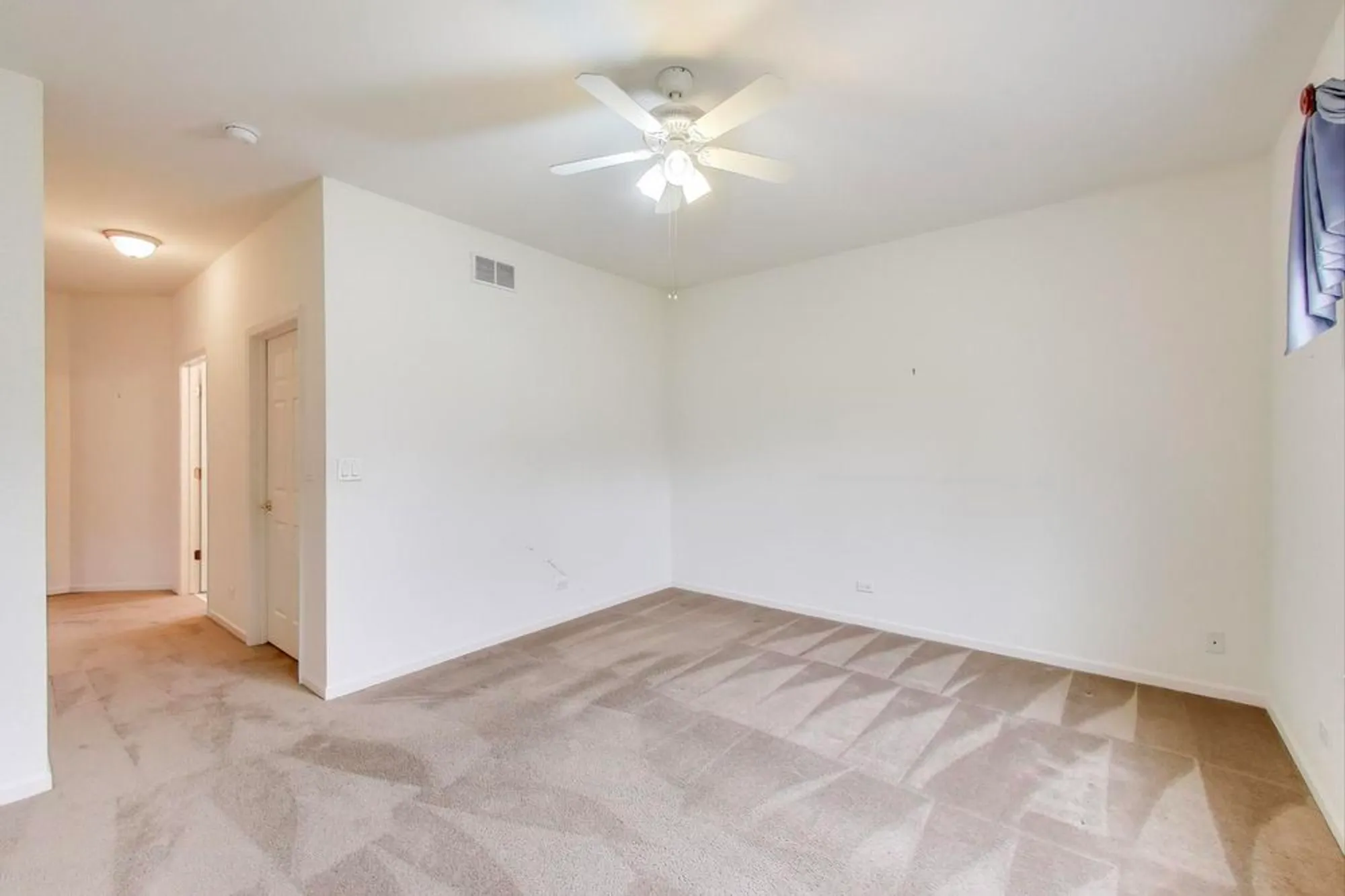 Property Slideshow image 15 of 27 | 1129 drury ln, Aurora, IL, 60502