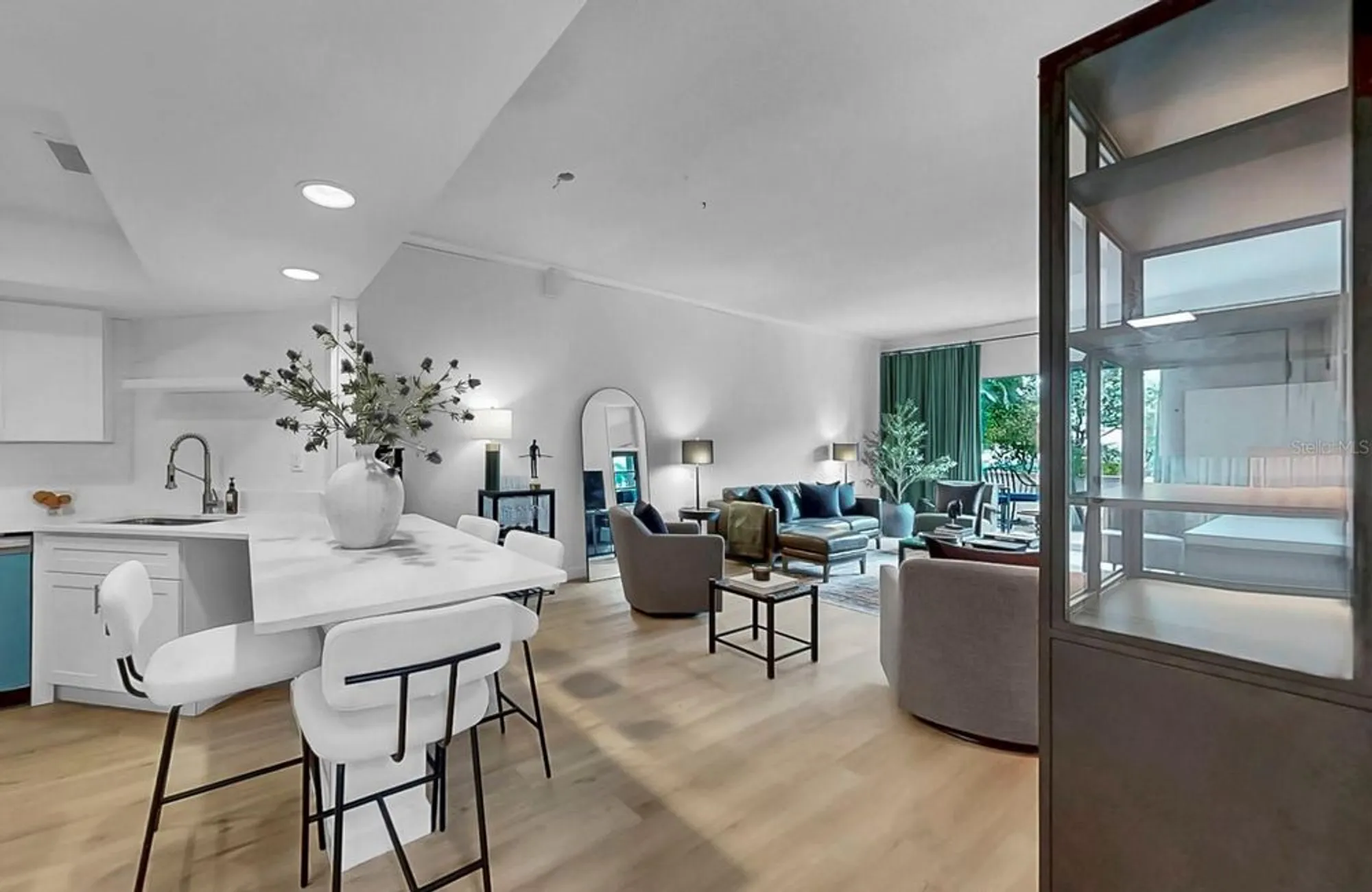 Property Slideshow image 11 of 58 | 7400 sun island dr 105, South Pasadena, FL, 33707