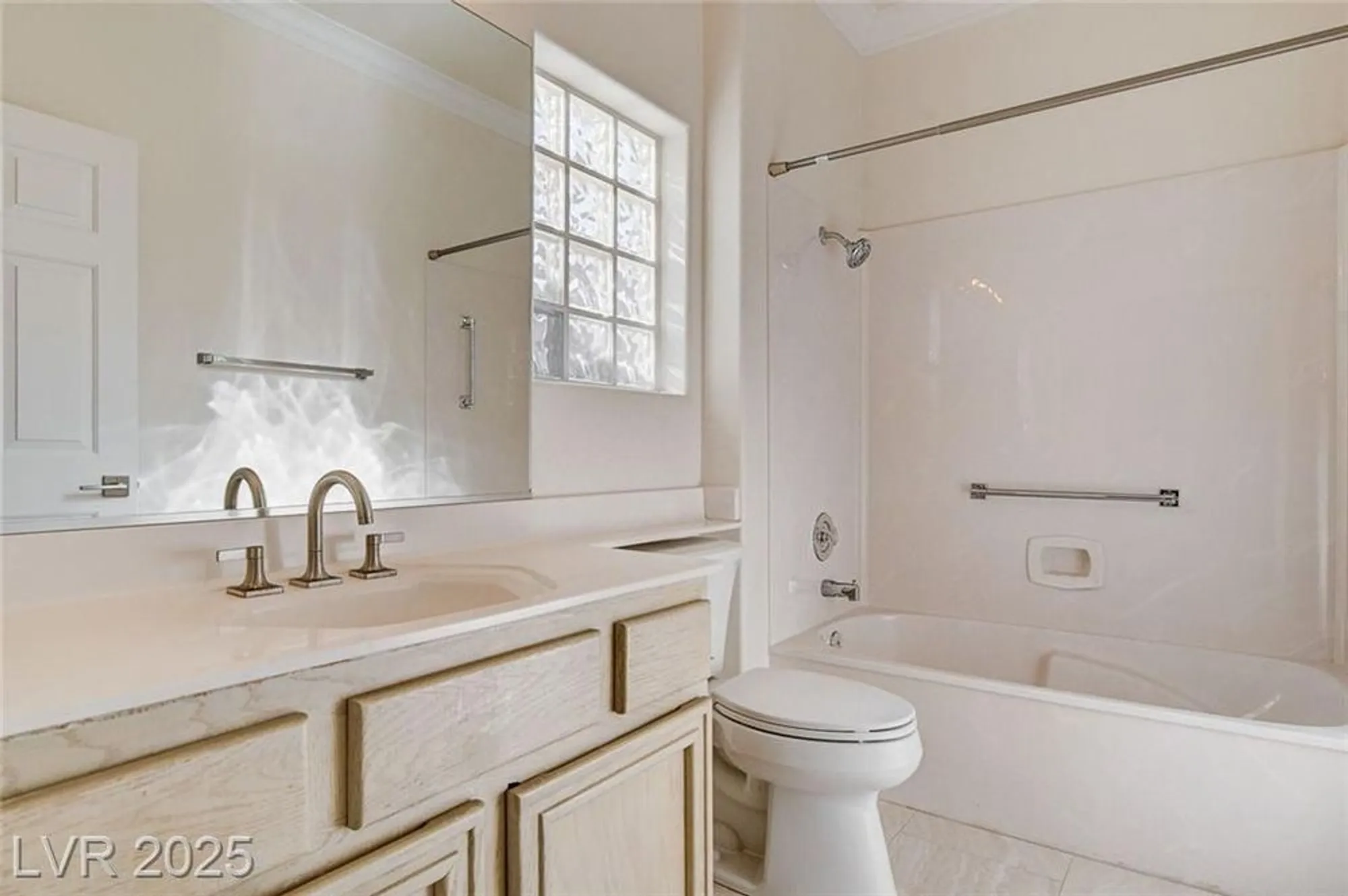 Property Slideshow image 12 of 23 | 10413 broom hill dr, Las Vegas, NV, 89134