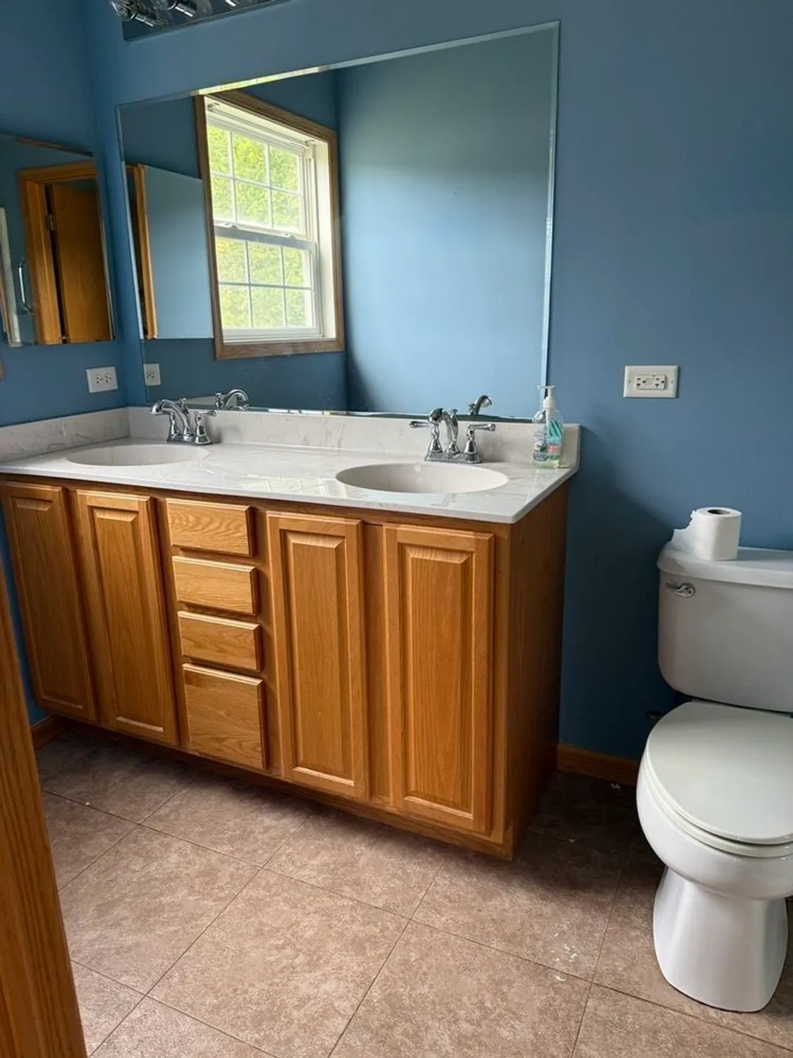 Property Slideshow image 13 of 38 | 17213 mendota dr, Lockport, IL, 60441