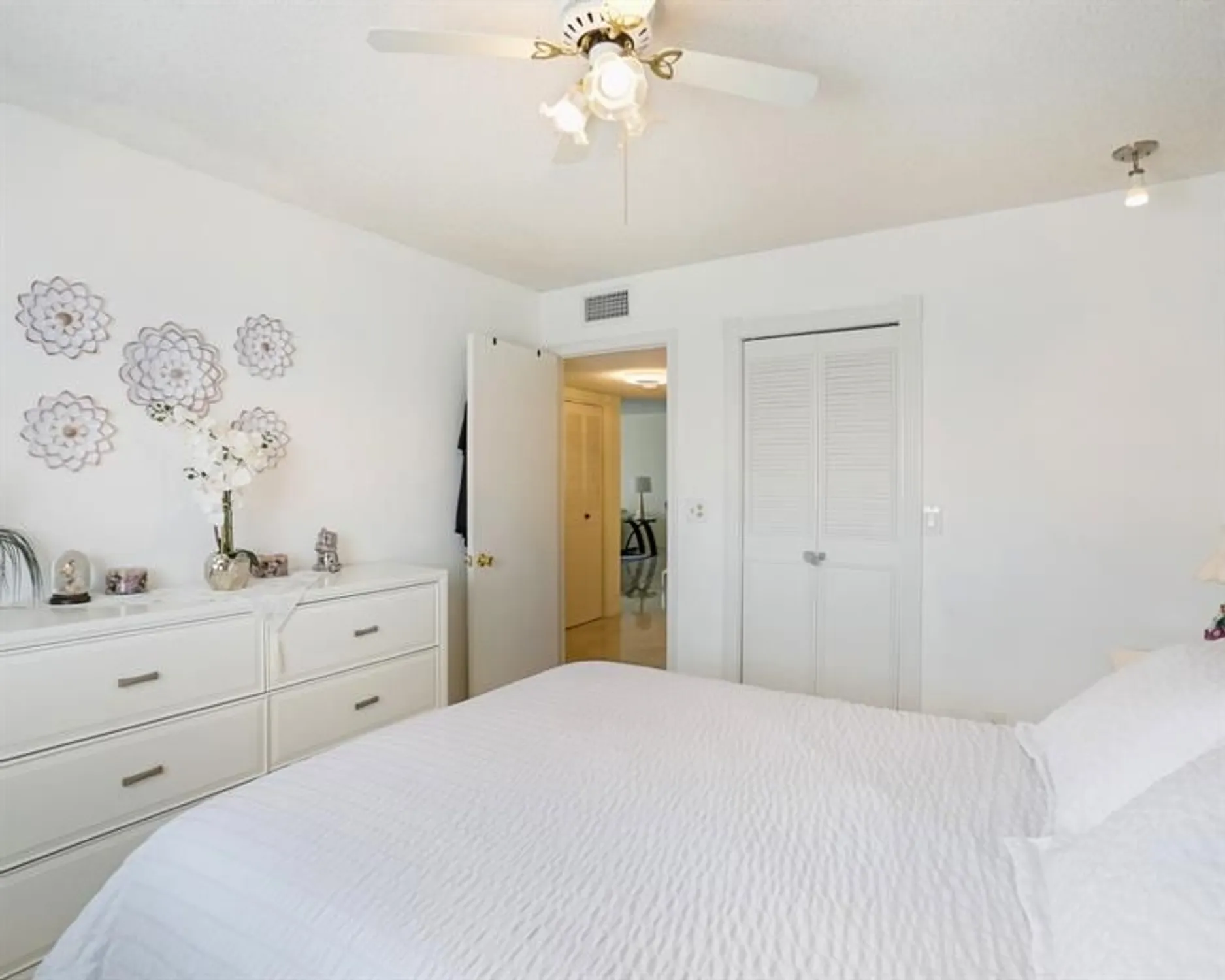 Property Slideshow image 23 of 25 | 4751 nw 21st st 300, Lauderhill, FL, 33313