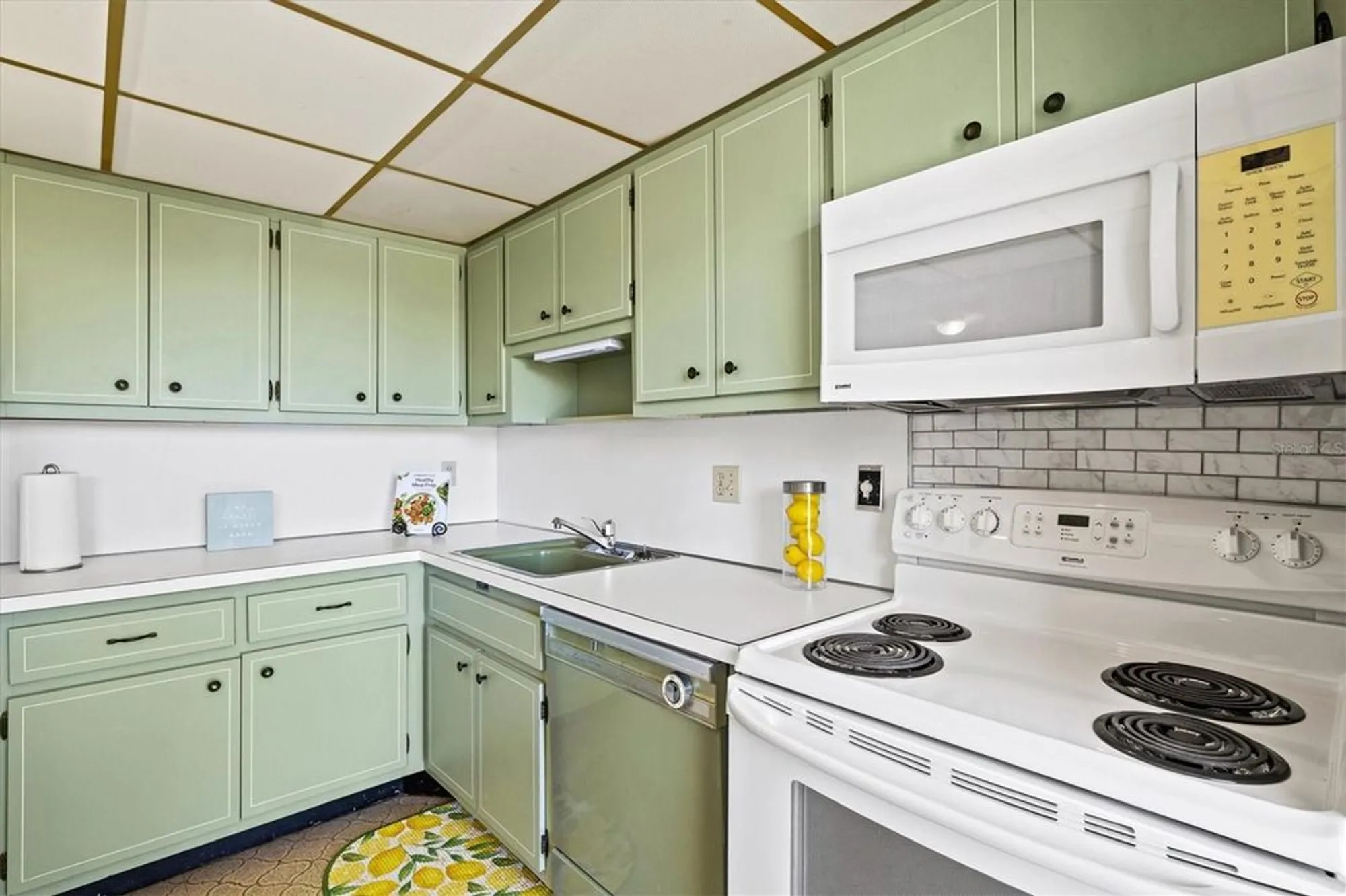 Property Slideshow image 16 of 82 | 7461 w country club dr 408, Sarasota, FL, 34243