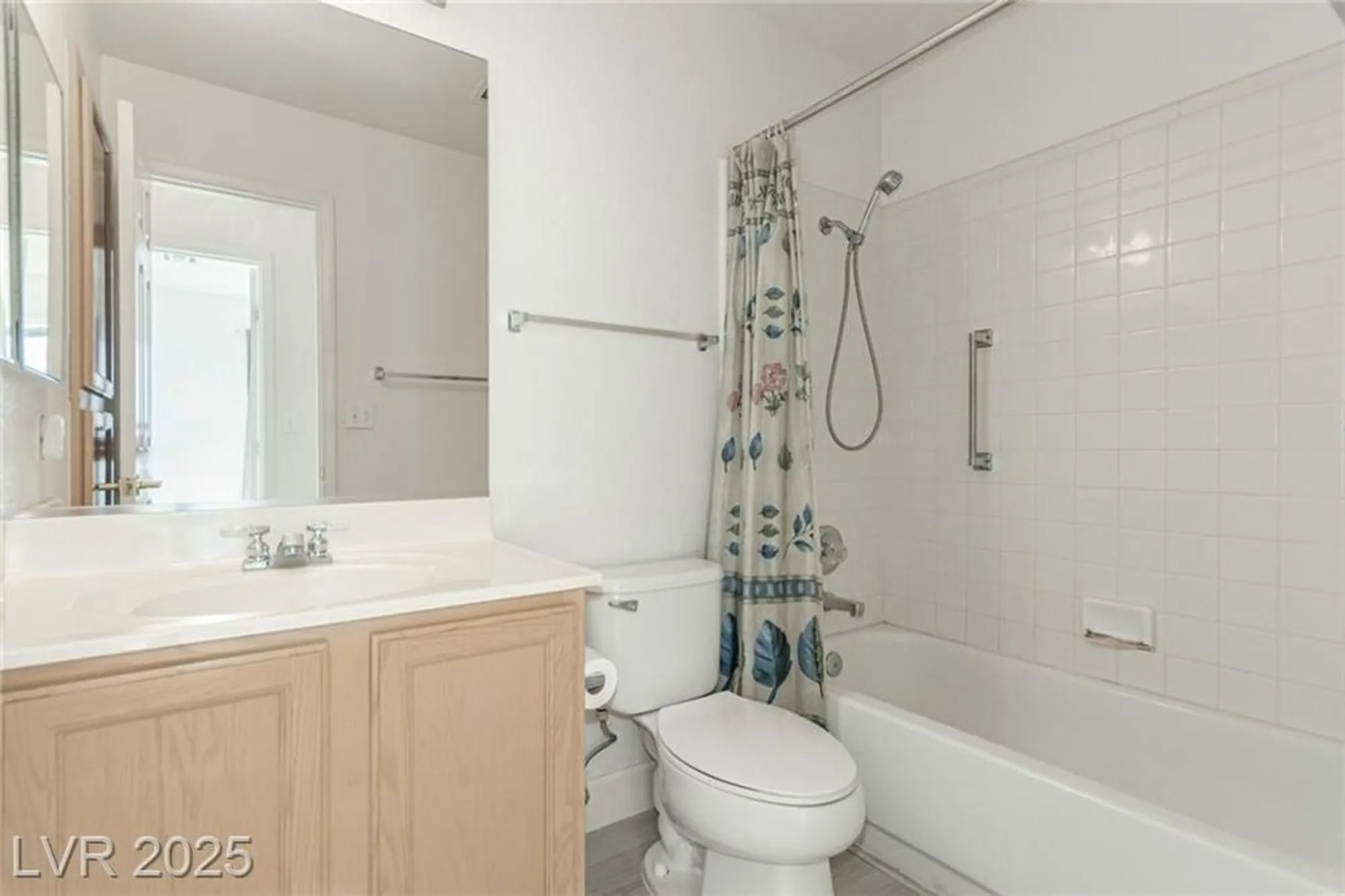 Property Slideshow image 22 of 28 | 4908 winterset dr, Las Vegas, NV, 89130