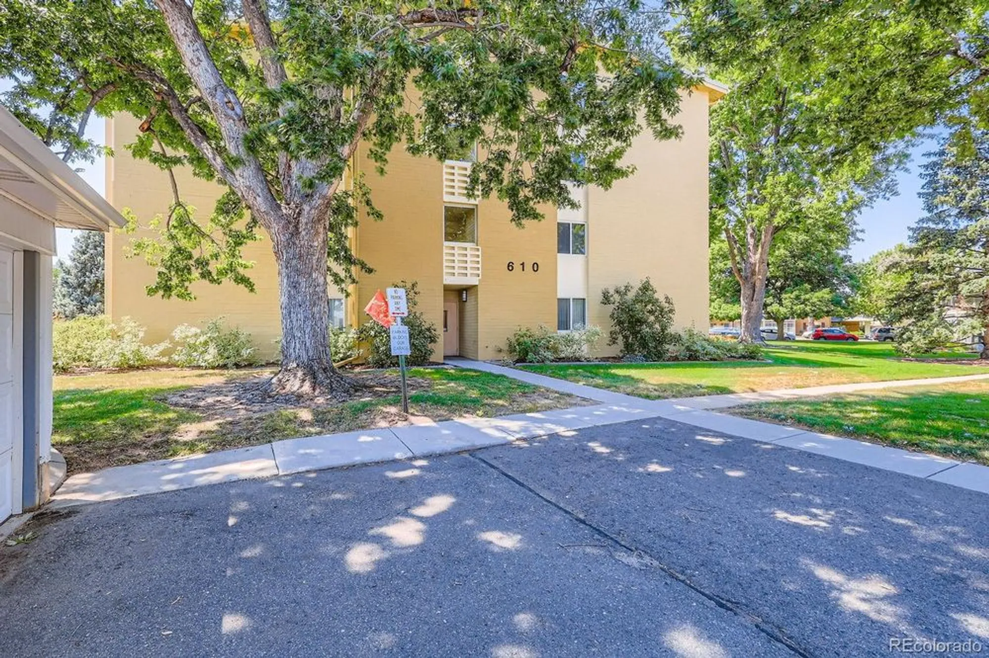 Property Slideshow image 11 of 13 | 610 s clinton st 5a, Denver, CO, 80247