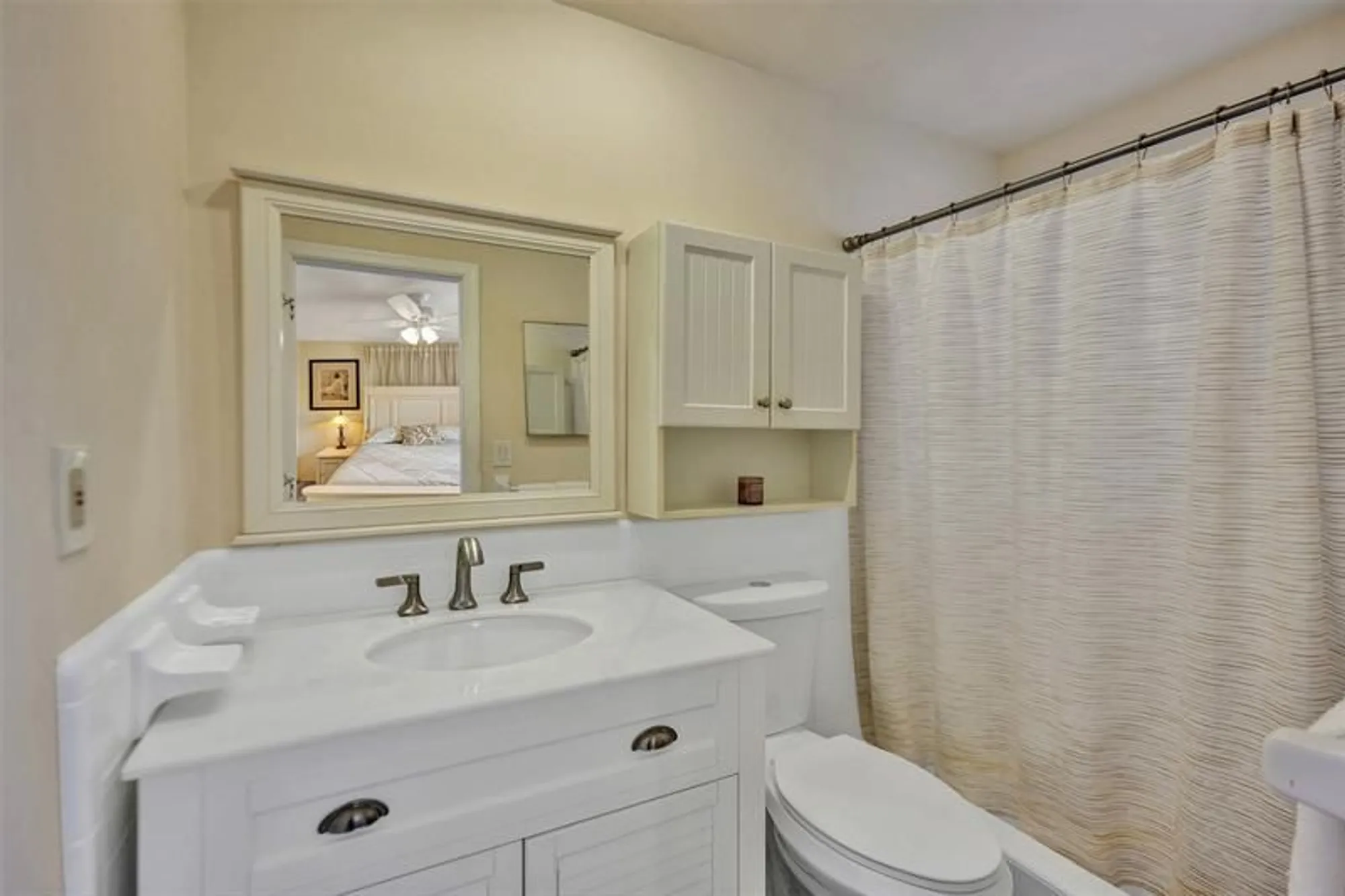 Property Slideshow image 6 of 46 | 4712 nw 41st ave, Lauderdale Lakes, FL, 33319