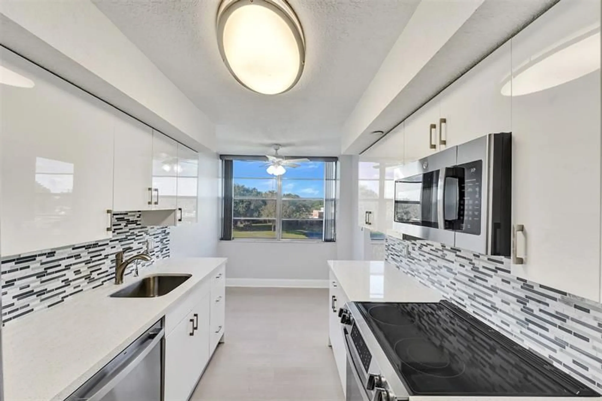 Property Slideshow image 1 of 34 | 1000 saint charles pl 305, Pembroke Pines, FL, 33026