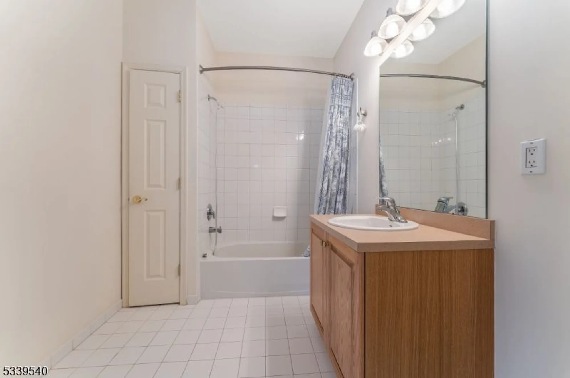 Property Slideshow image 19 of 48 | 6015 brookfield glen dr # 15, Belvidere, NJ, 07823