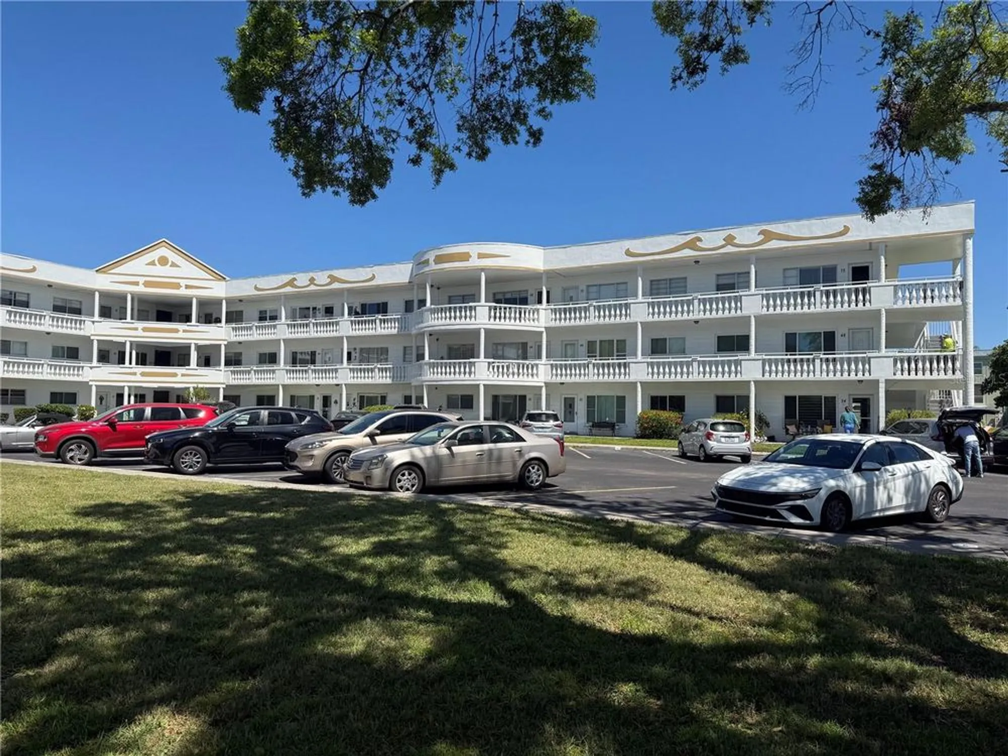 Property Slideshow image 1 of 43 | 2428 columbia dr 72, Clearwater, FL, 33763