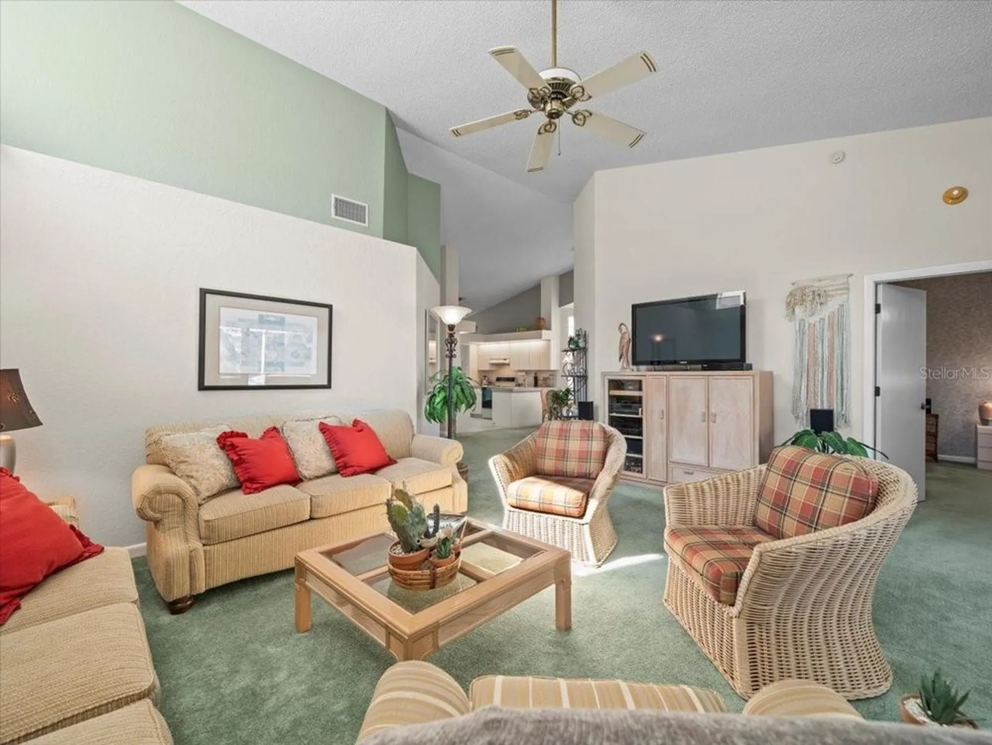 Property Slideshow image 16 of 58 | 9355 french quarters cir, Weeki Wachee, FL, 34613