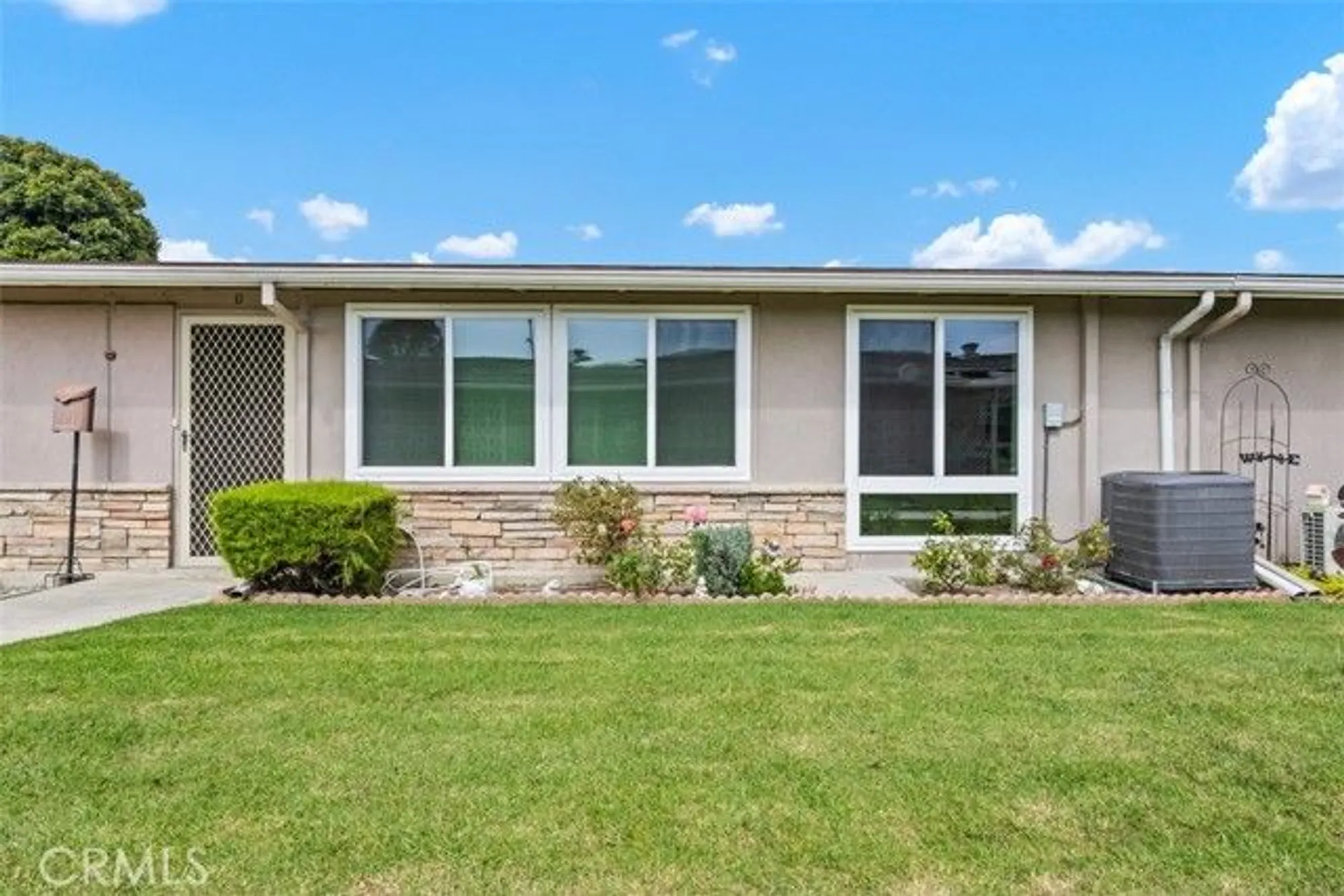 Property Slideshow image 1 of 38 | 13451 danbury ln # m6-133d, Seal Beach, CA, 90740