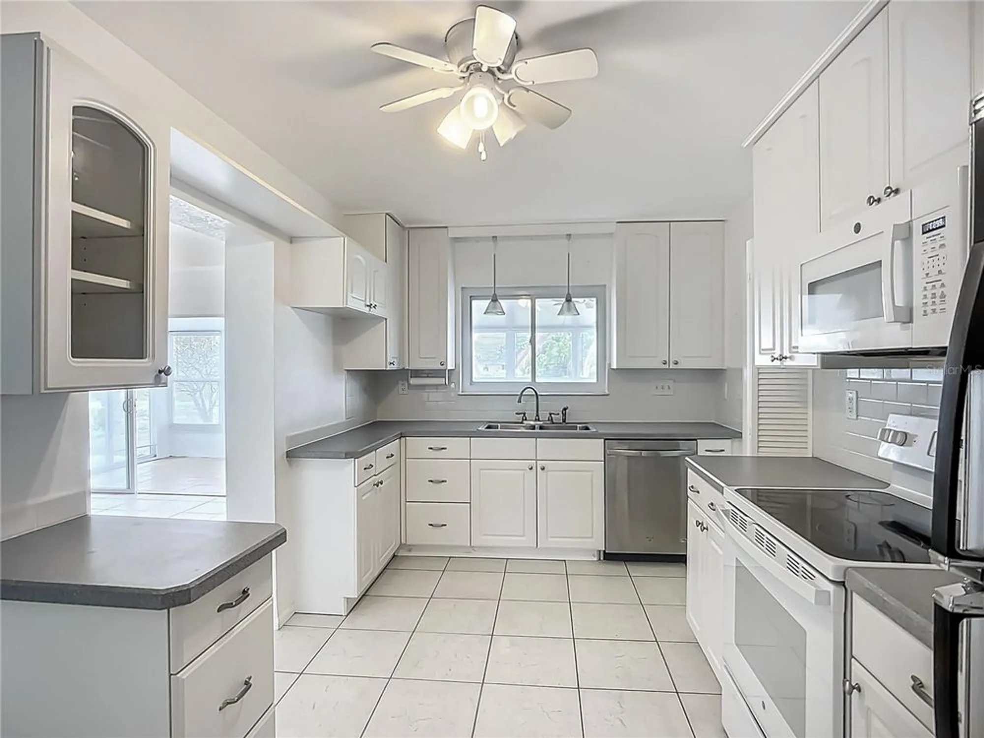 Property Slideshow image 5 of 41 | 904 desert hills dr, Sun City Center, FL, 33573