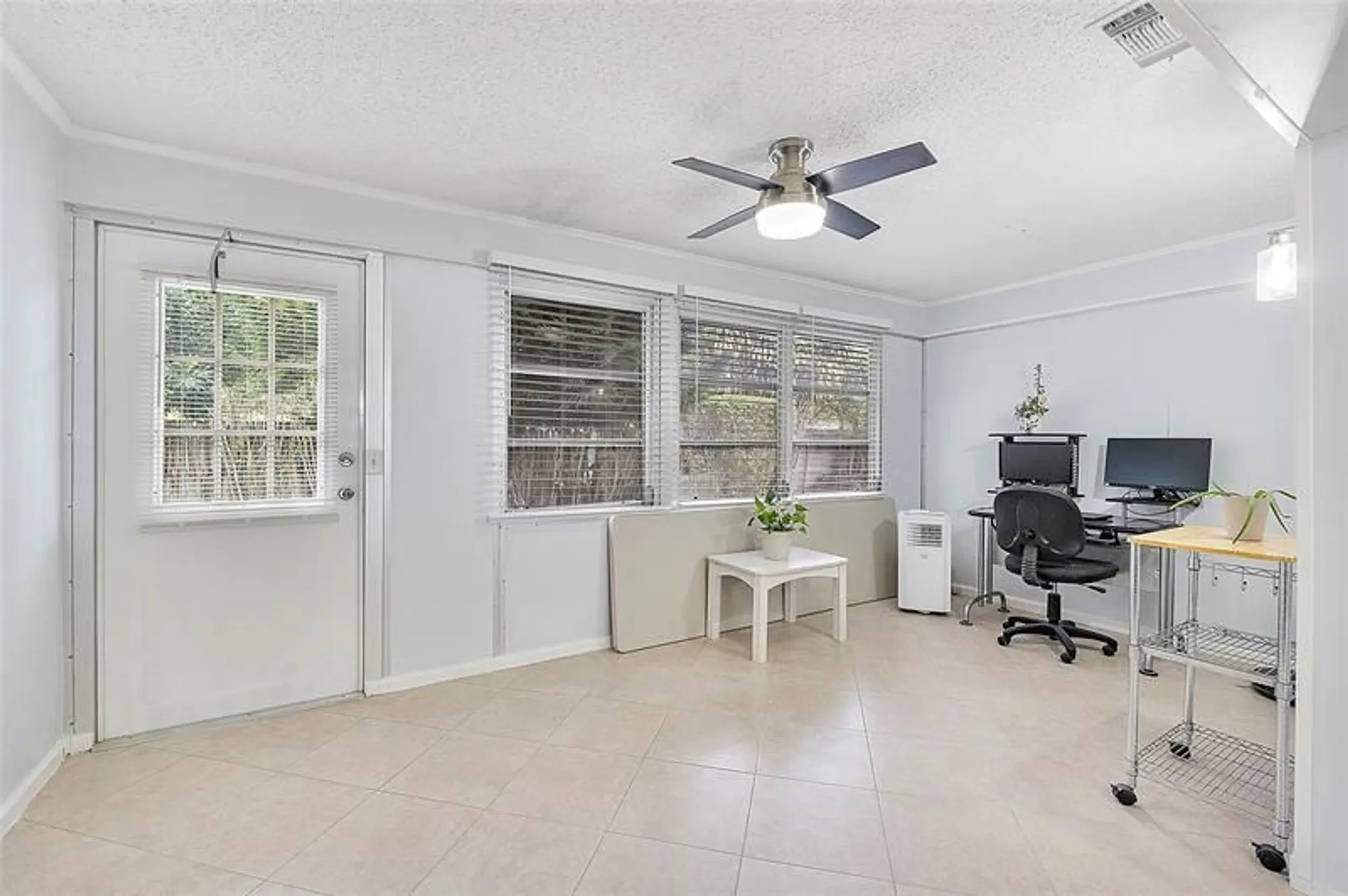 Property Slideshow image 7 of 27 | 393 bennington ln # 393, Lake Worth, FL, 33467