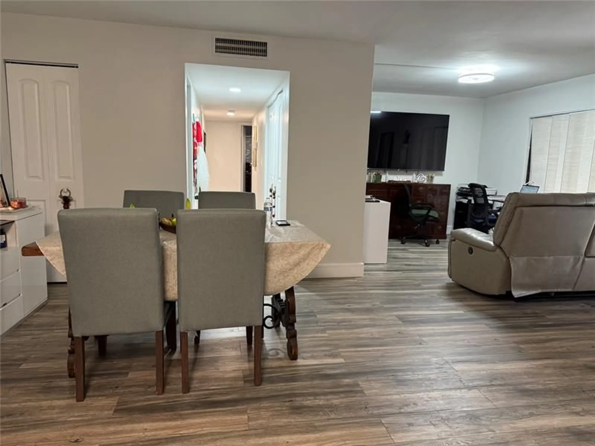 Property Slideshow image 8 of 23 | 10905 w clairmont cir # 10905, Tamarac, FL, 33321