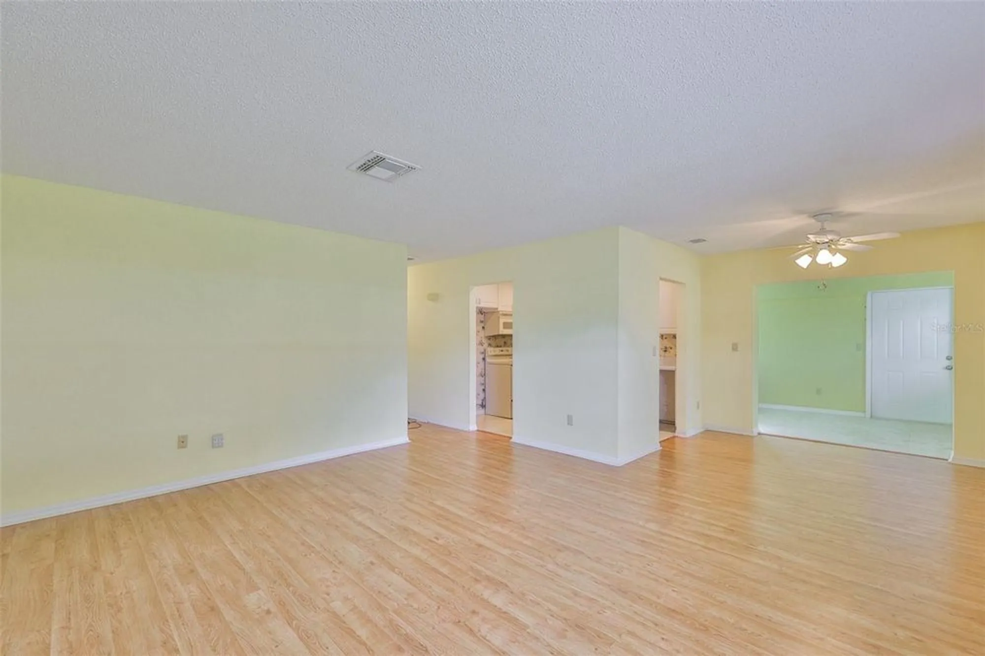 Property Slideshow image 4 of 49 | 1908 canterbury ln 20, Sun City Center, FL, 33573