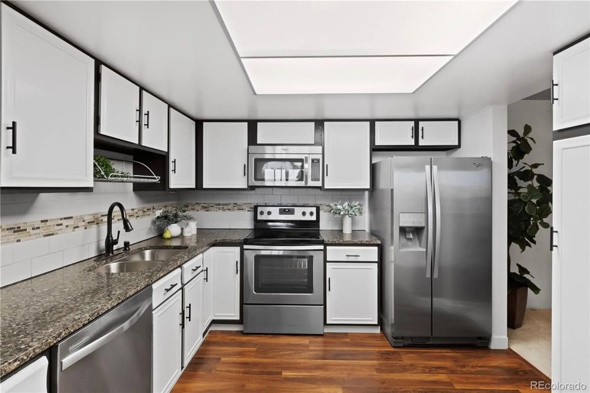 Property Slideshow image 5 of 50 | 14152 e linvale pl apt 605, Aurora, CO, 80014