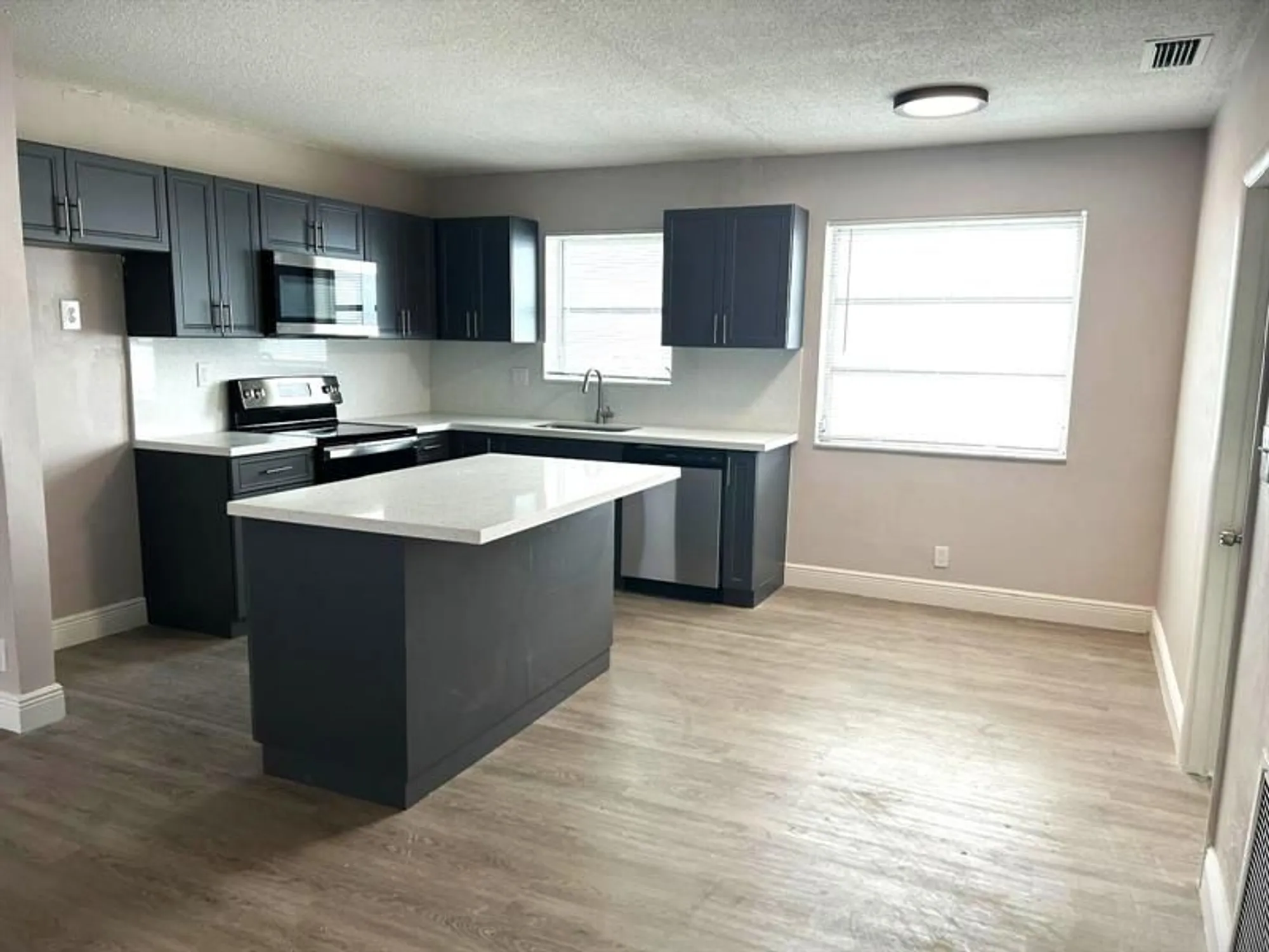 Property Slideshow image 4 of 14 | 3240 sheridan ln 117, Hollywood, FL, 33021