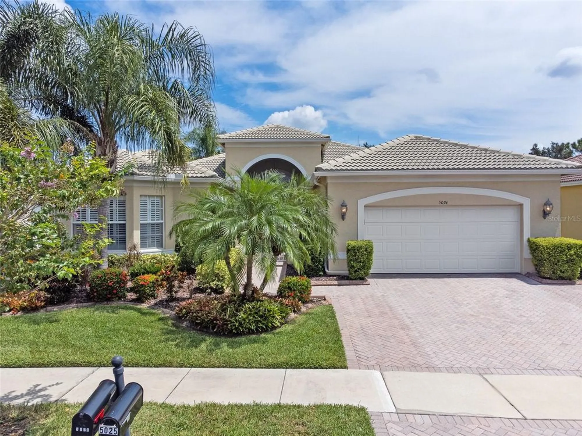 Property Slideshow image 1 of 62 | 5024 ruby flats dr, Wimauma, FL, 33598