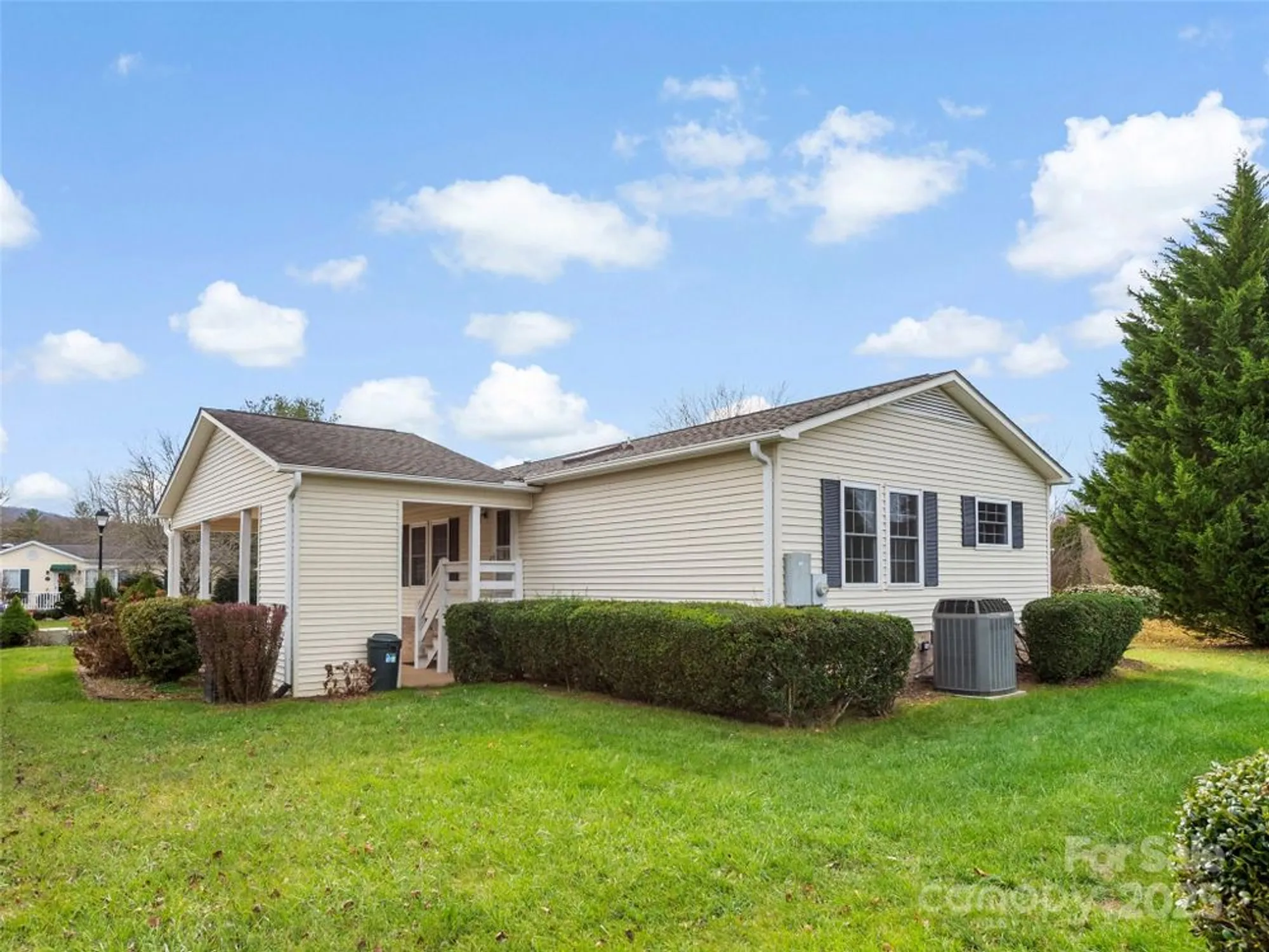 Property Slideshow image 3 of 19 | 233 white ash cir, Hendersonville, NC, 28739