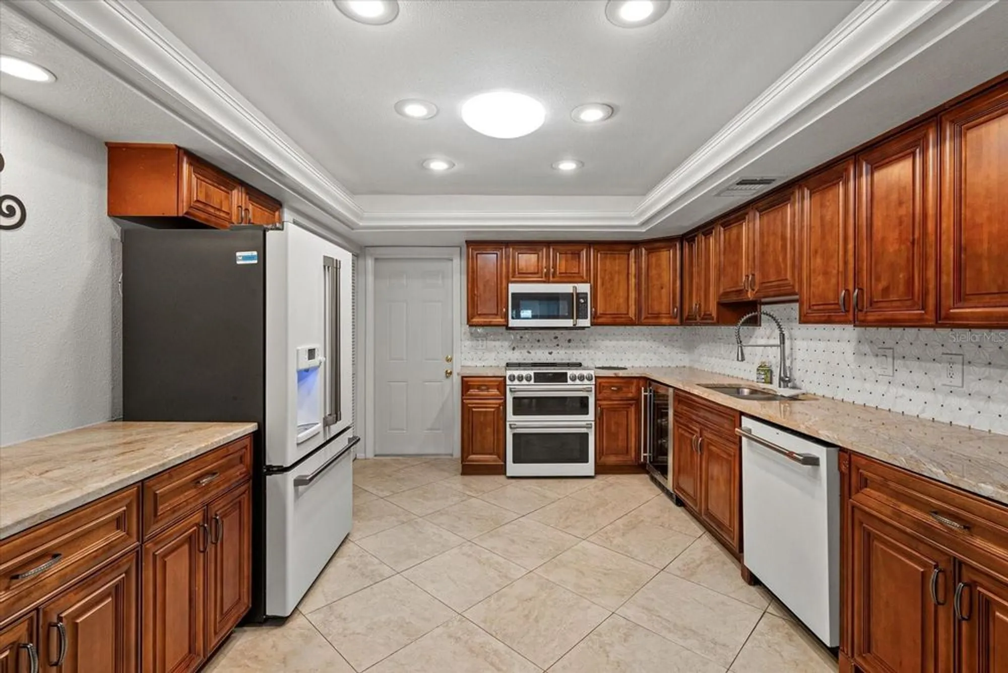 Property Slideshow image 11 of 29 | 6916 w country club dr n # 9b, Sarasota, FL, 34243