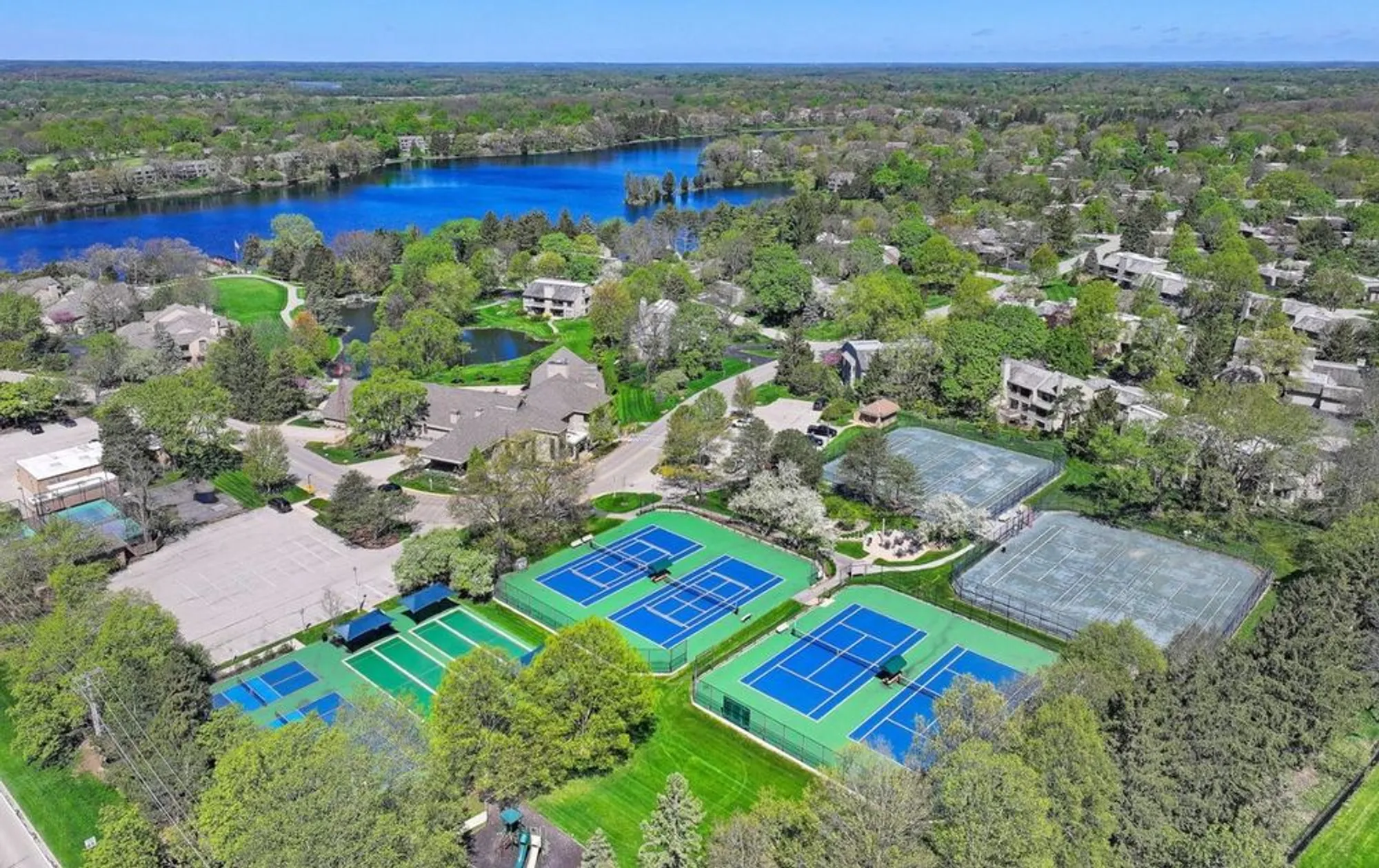 Property Slideshow image 45 of 48 | 535 woodview rd, Lake Barrington, IL, 60010