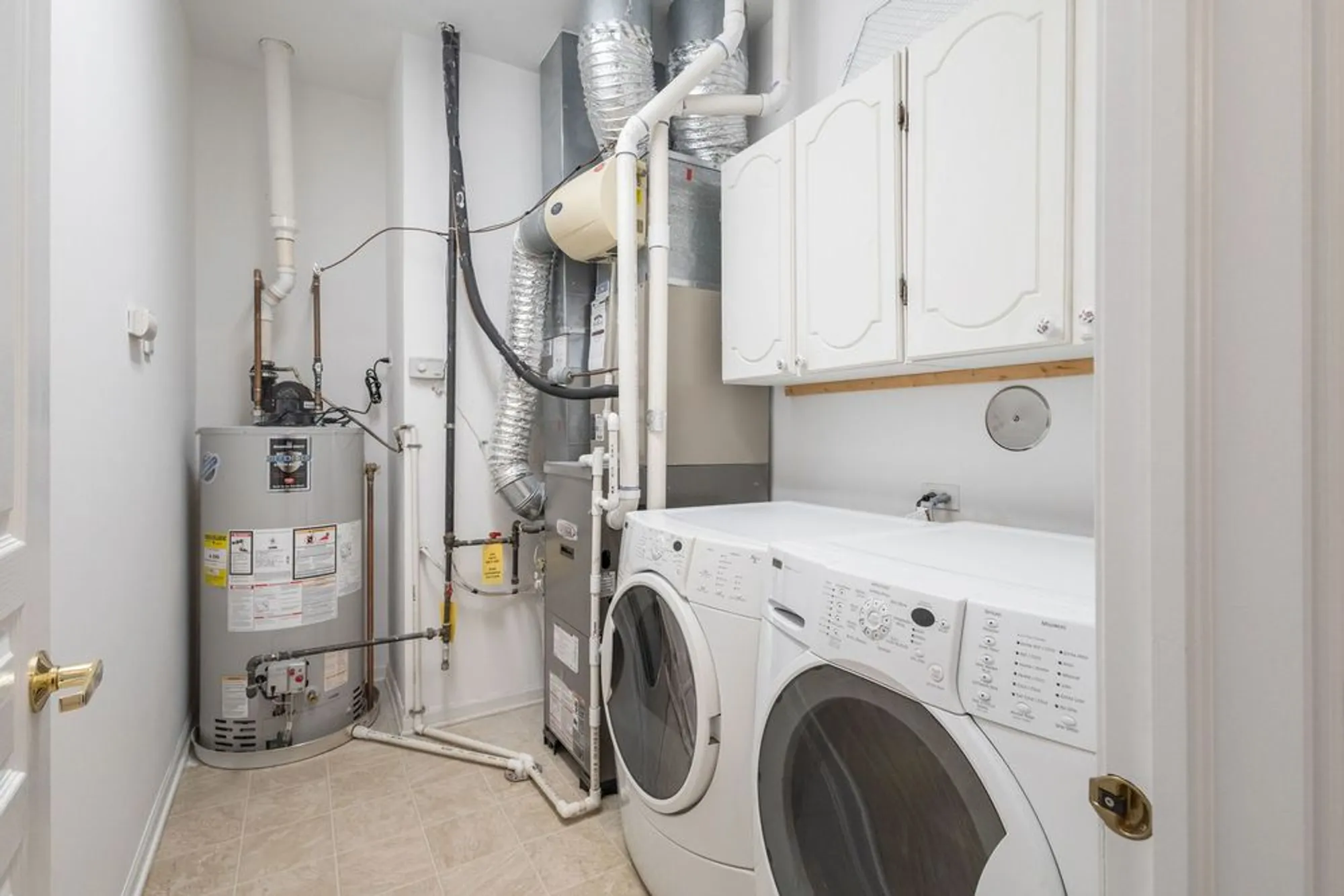 Property Slideshow image 13 of 26 | 2573 venetian ln, Elgin, IL, 60124