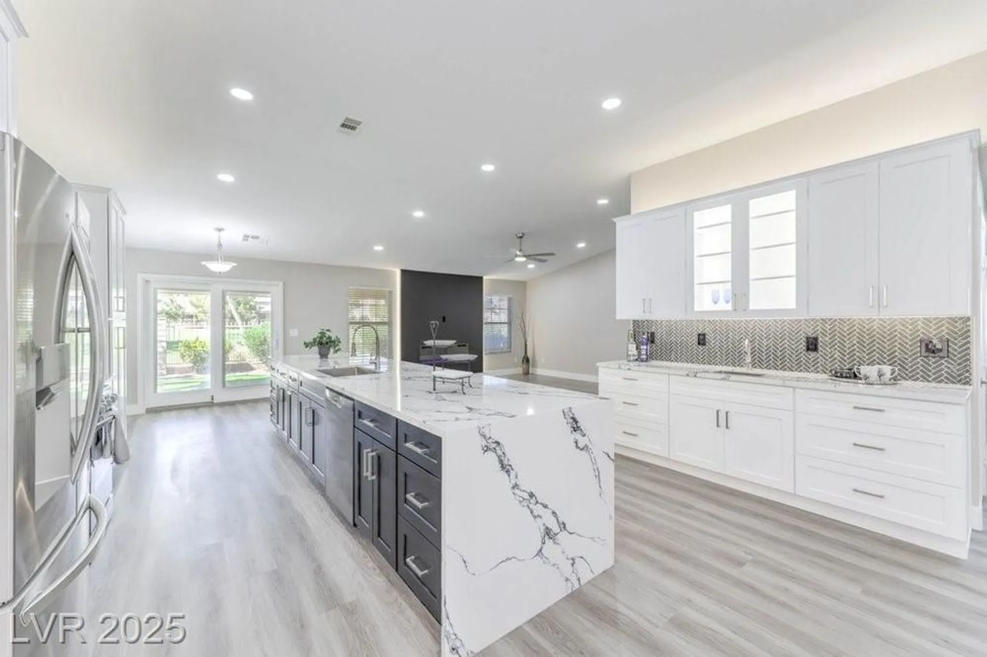 Property Slideshow image 13 of 63 | 5433 honey mesquite ln, Las Vegas, NV, 89130