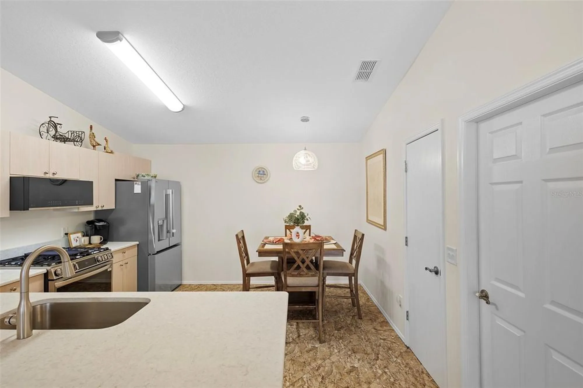 Property Slideshow image 11 of 48 | 2913 barboza dr, The Villages, FL, 32162