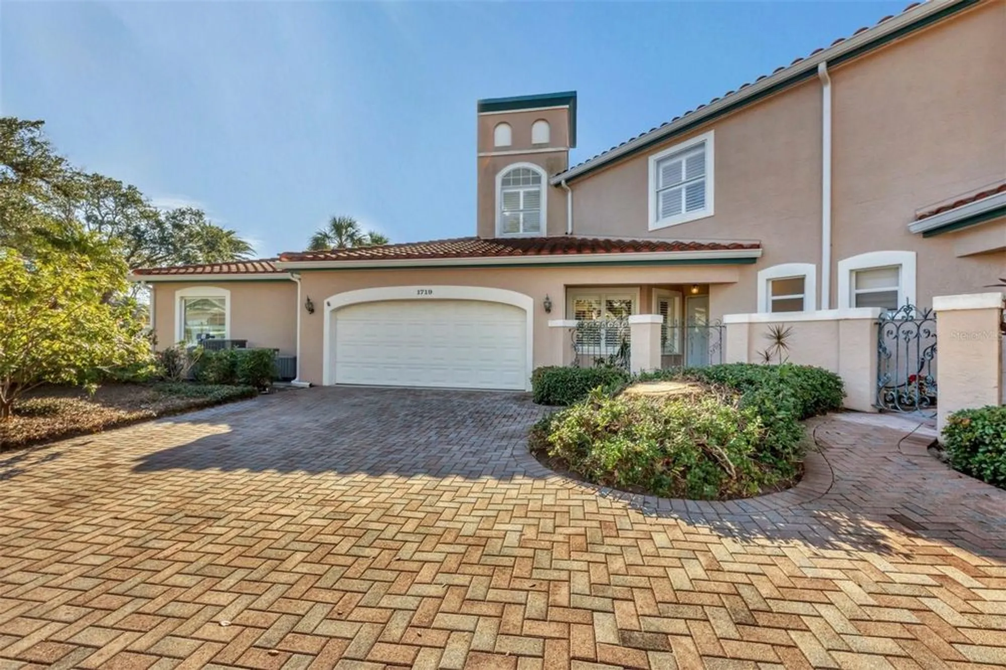 Property Slideshow image 2 of 66 | 1719 starling dr # 1719, Sarasota, FL, 34231
