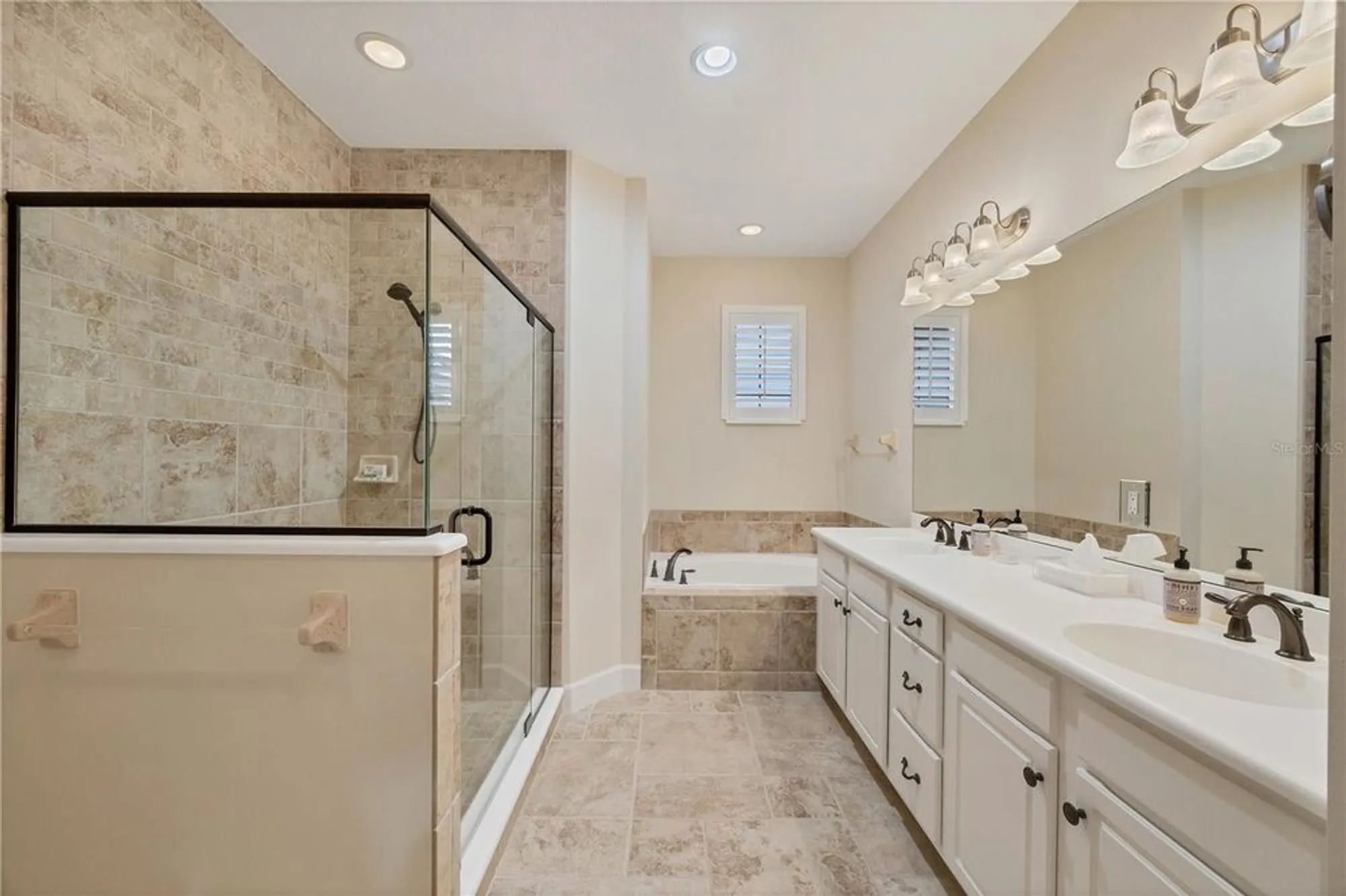 Property Slideshow image 17 of 44 | 4746 club dr # 202, Port Charlotte, FL, 33953